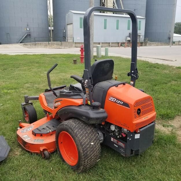2019 Kubota ZD1211L Lawn Mower