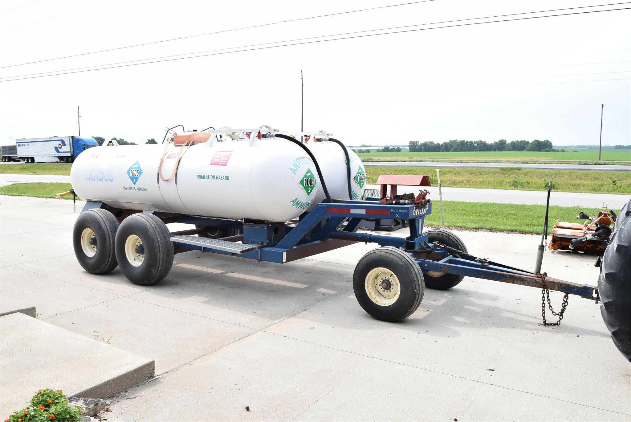  TRINITY INDUSTRIES INC 1000 Pull-Type Fertilizer Spreader