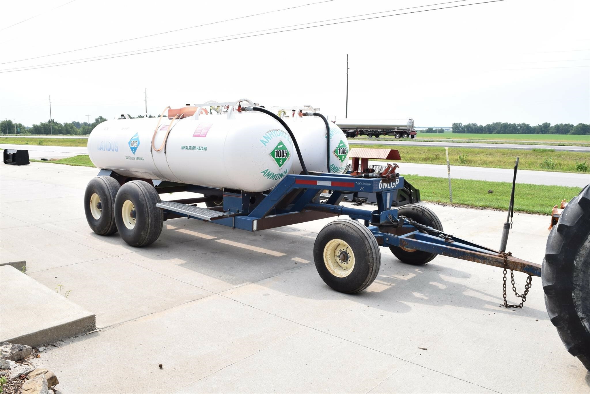  TRINITY INDUSTRIES INC 1000 Pull-Type Fertilizer Spreader