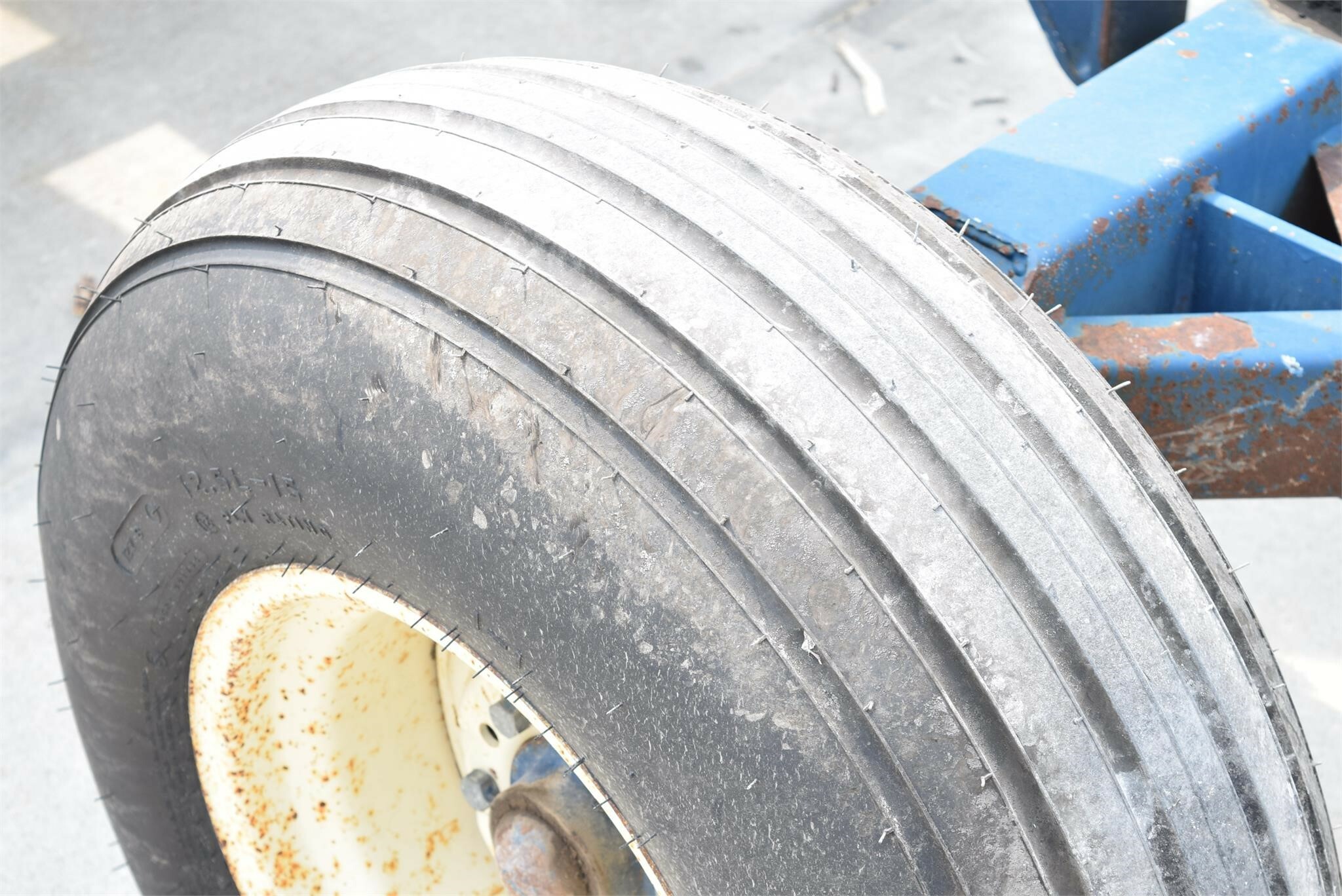  TRINITY INDUSTRIES INC 1000 Pull-Type Fertilizer Spreader