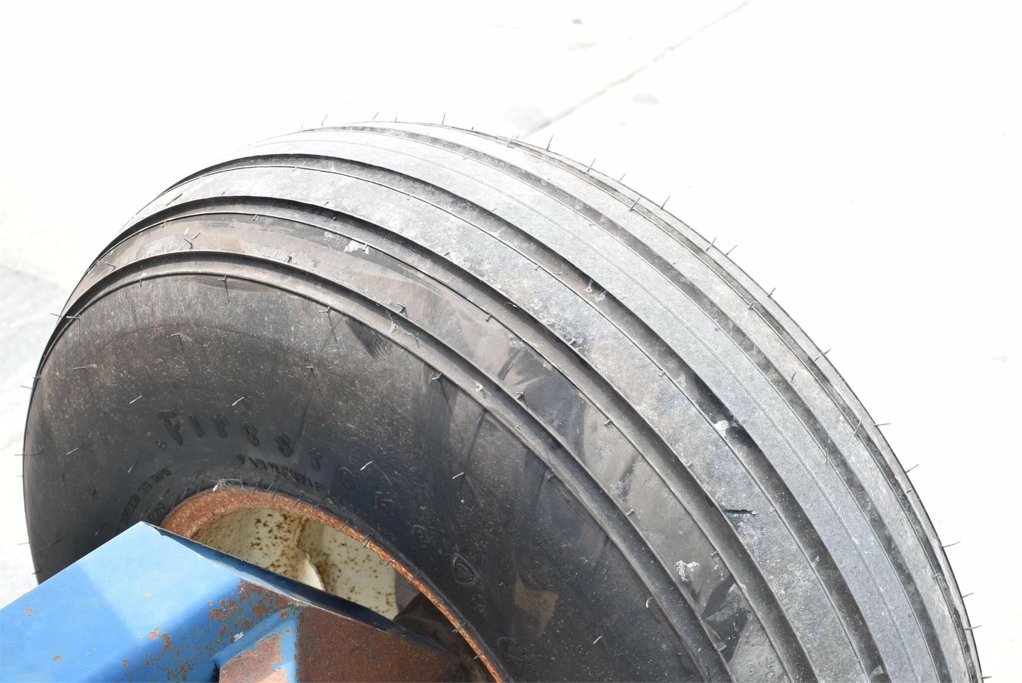  TRINITY INDUSTRIES INC 1000 Pull-Type Fertilizer Spreader