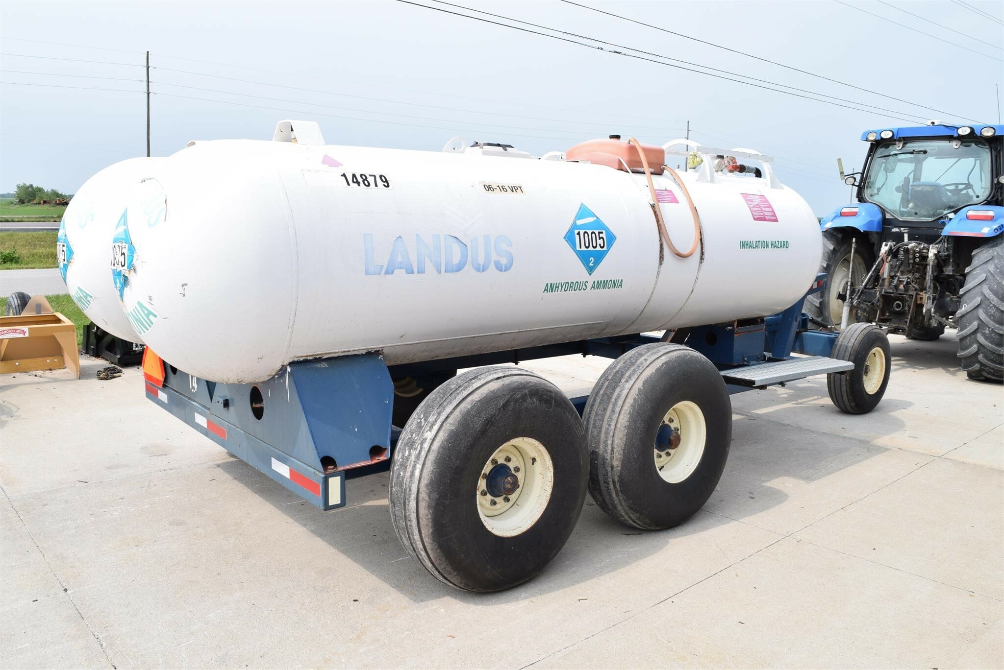  TRINITY INDUSTRIES INC 1000 Pull-Type Fertilizer Spreader