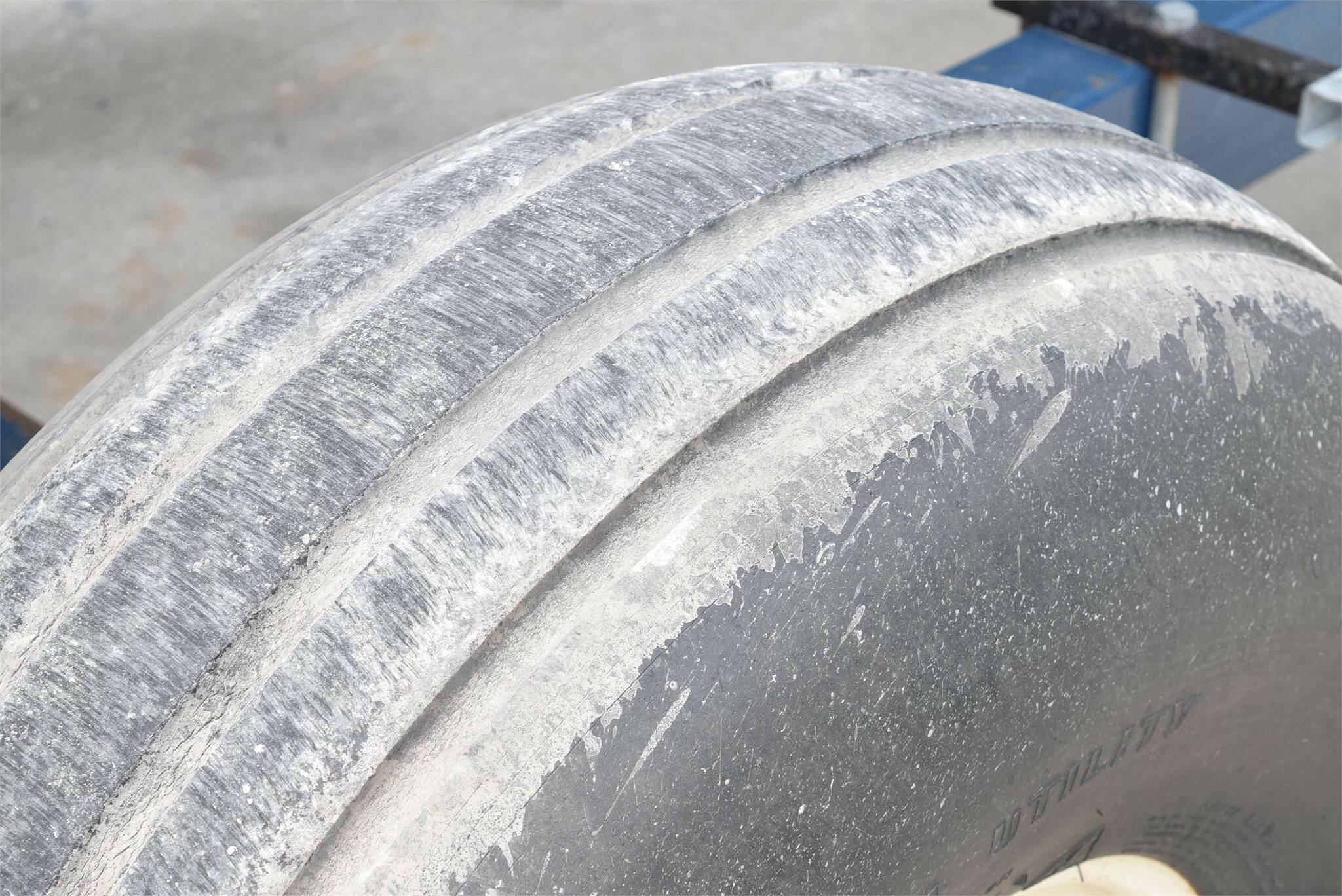  TRINITY INDUSTRIES INC 1000 Pull-Type Fertilizer Spreader