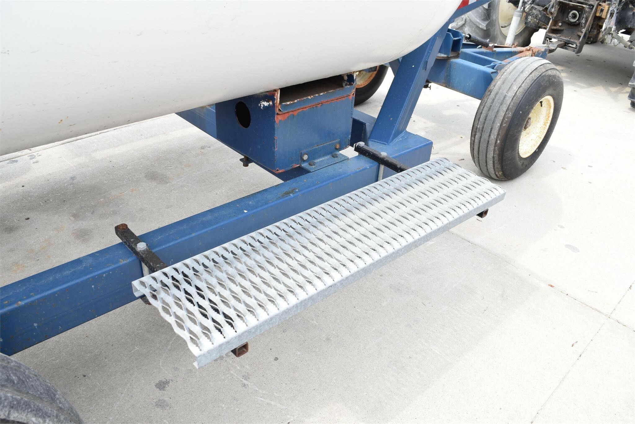  TRINITY INDUSTRIES INC 1000 Pull-Type Fertilizer Spreader