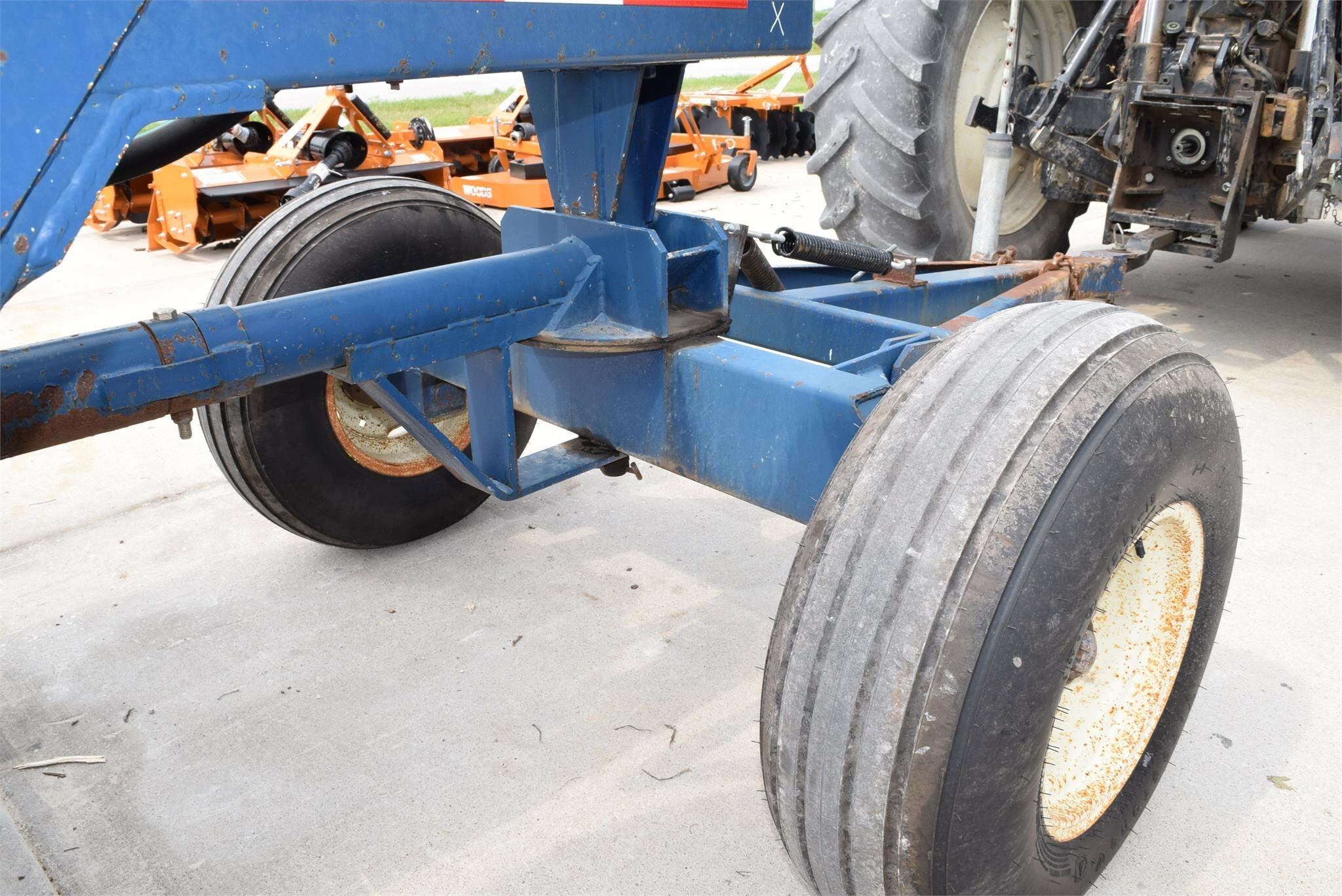  TRINITY INDUSTRIES INC 1000 Pull-Type Fertilizer Spreader