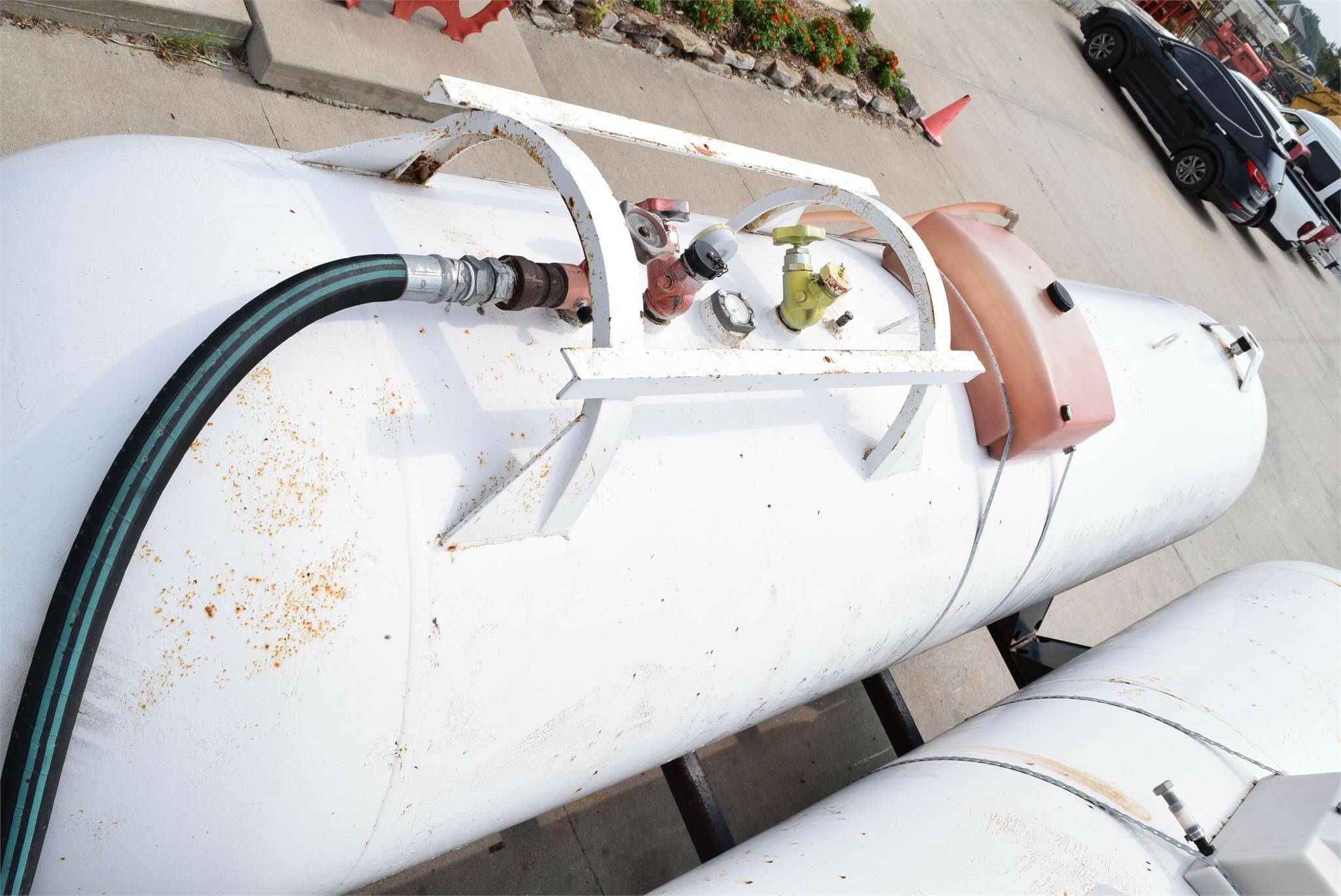  TRINITY INDUSTRIES INC 1000 Pull-Type Fertilizer Spreader