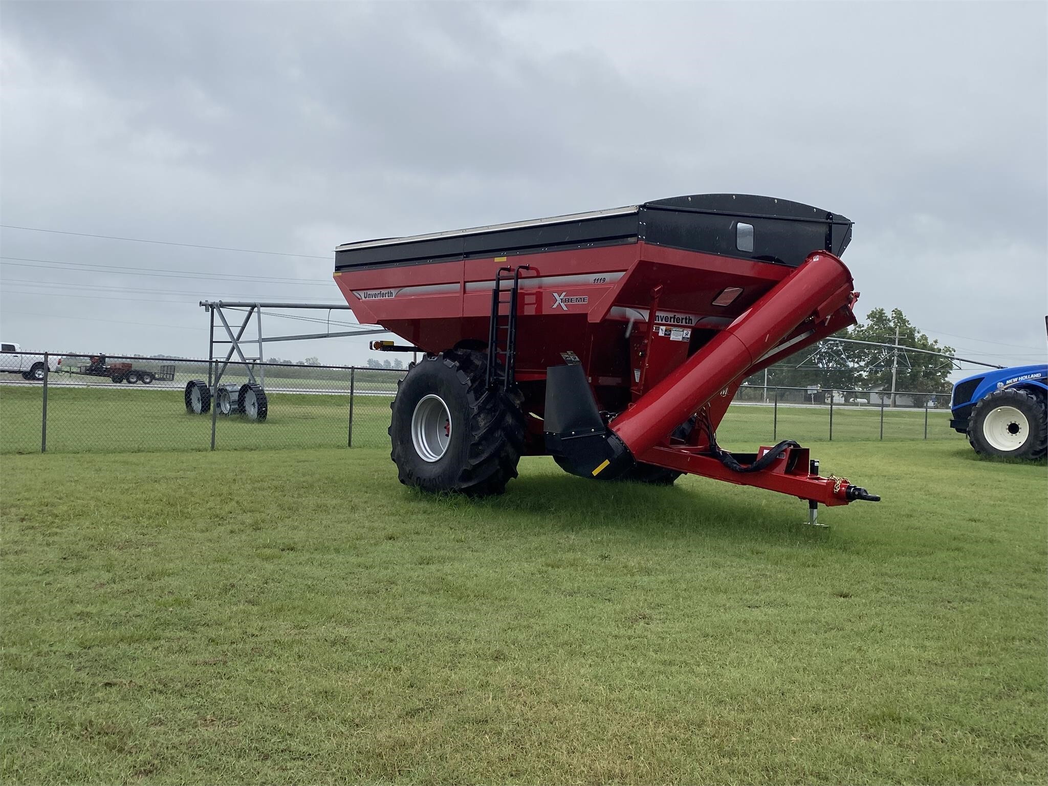 2023 Unverferth 1119 Grain Cart