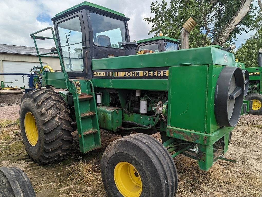  John Deere 5830 Self-Propelled Forage Harvester