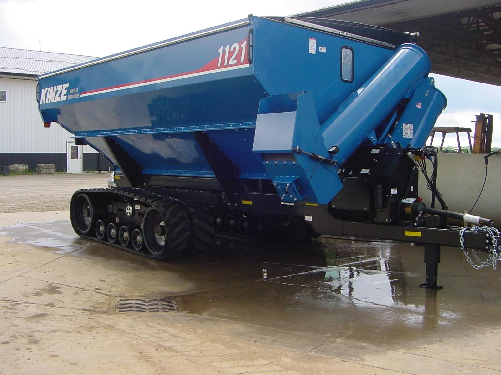 2023 Kinze 1121 Grain Cart