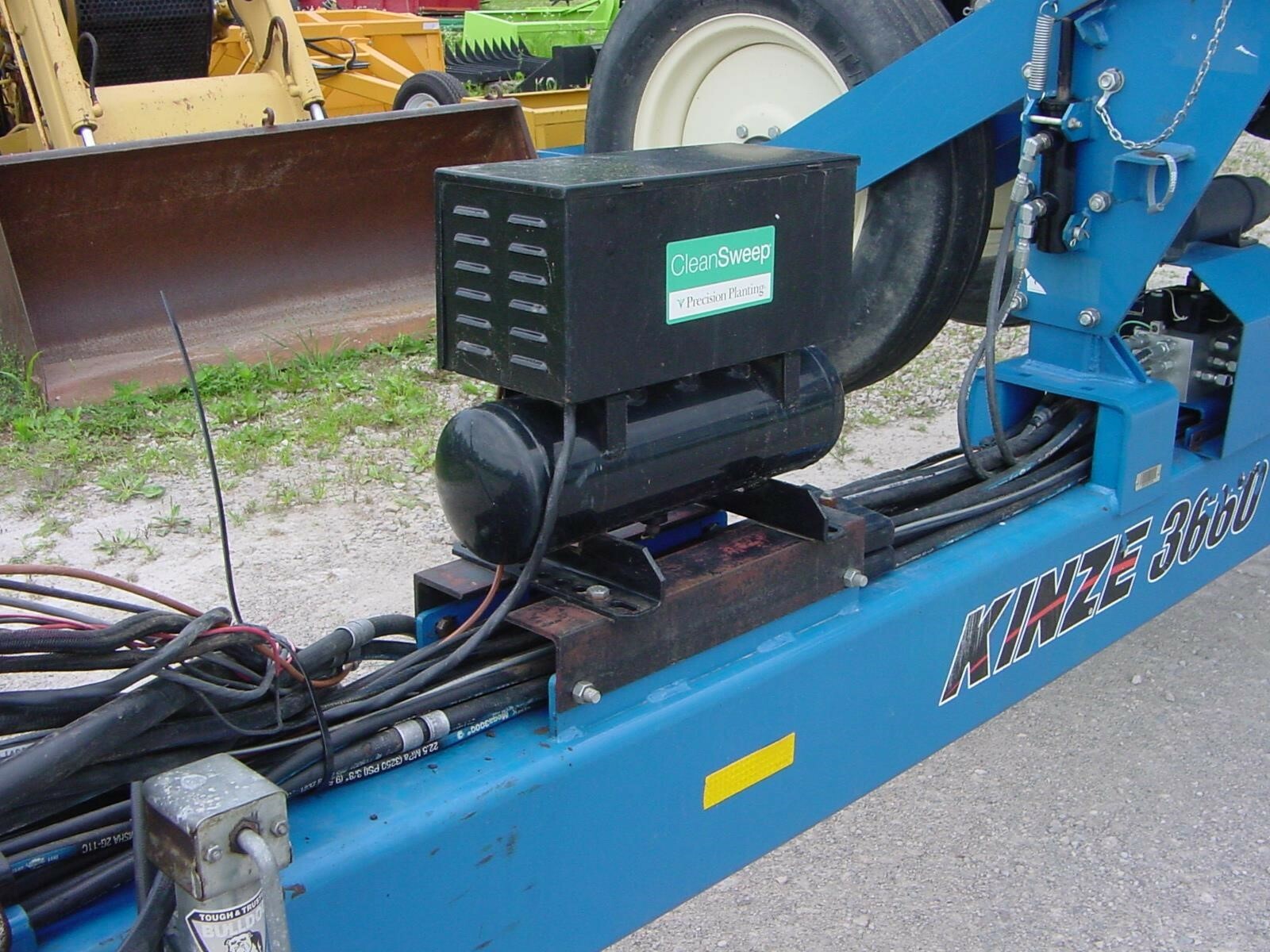 2013 Kinze 3660 ASD Planter