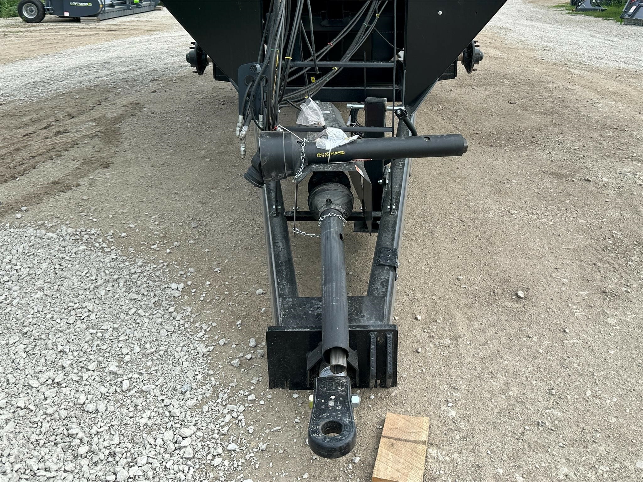 2026 J&M 1112 Grain Cart