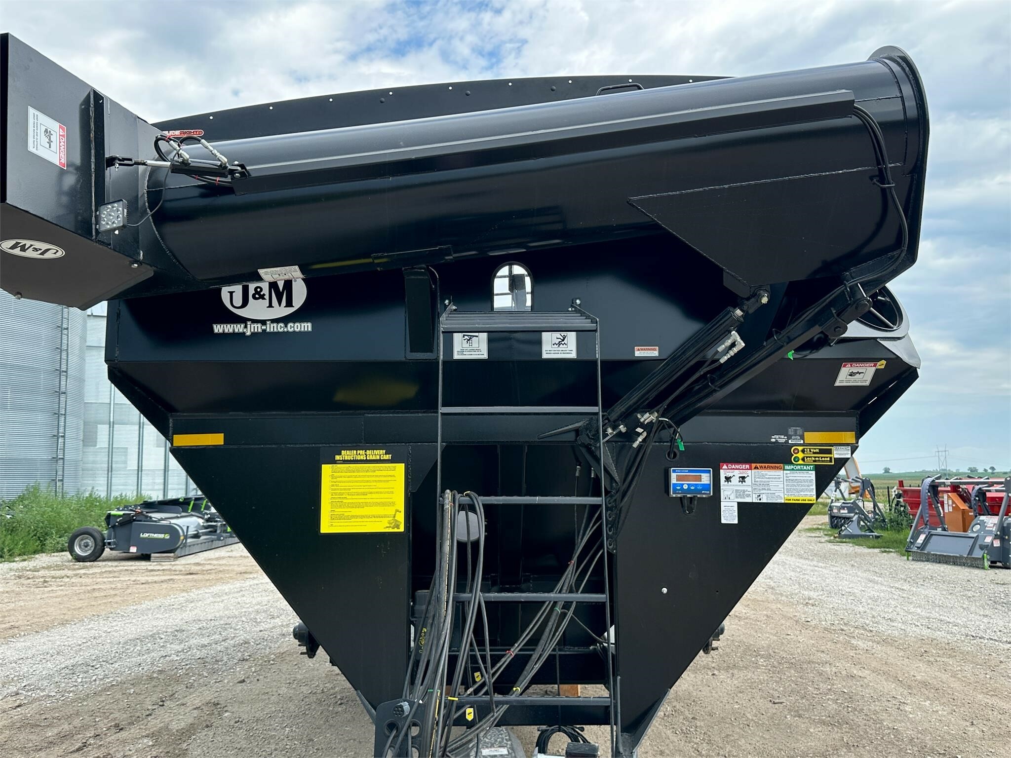 2026 J&M 1112 Grain Cart