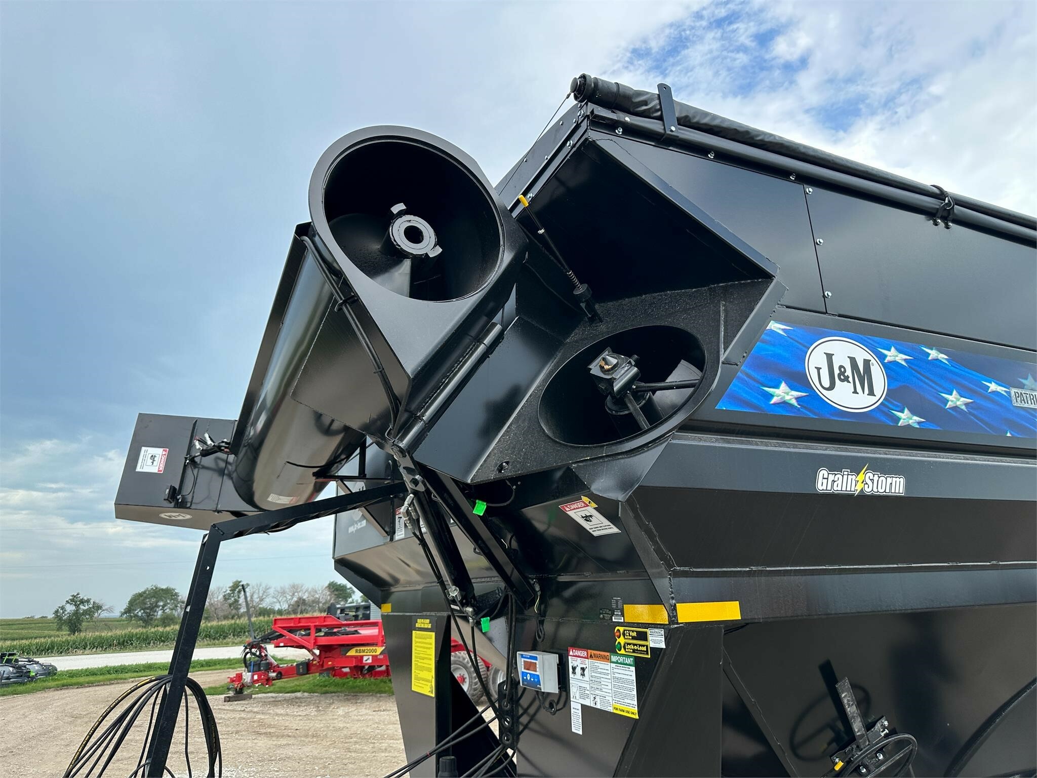 2026 J&M 1112 Grain Cart