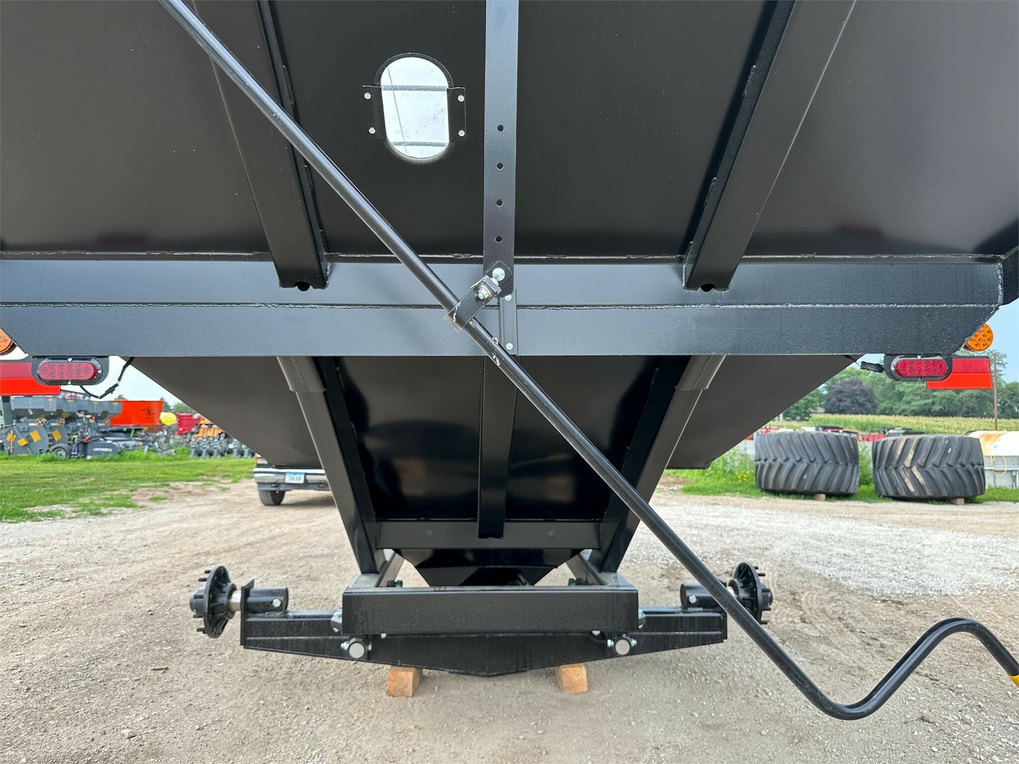2026 J&M 1112 Grain Cart