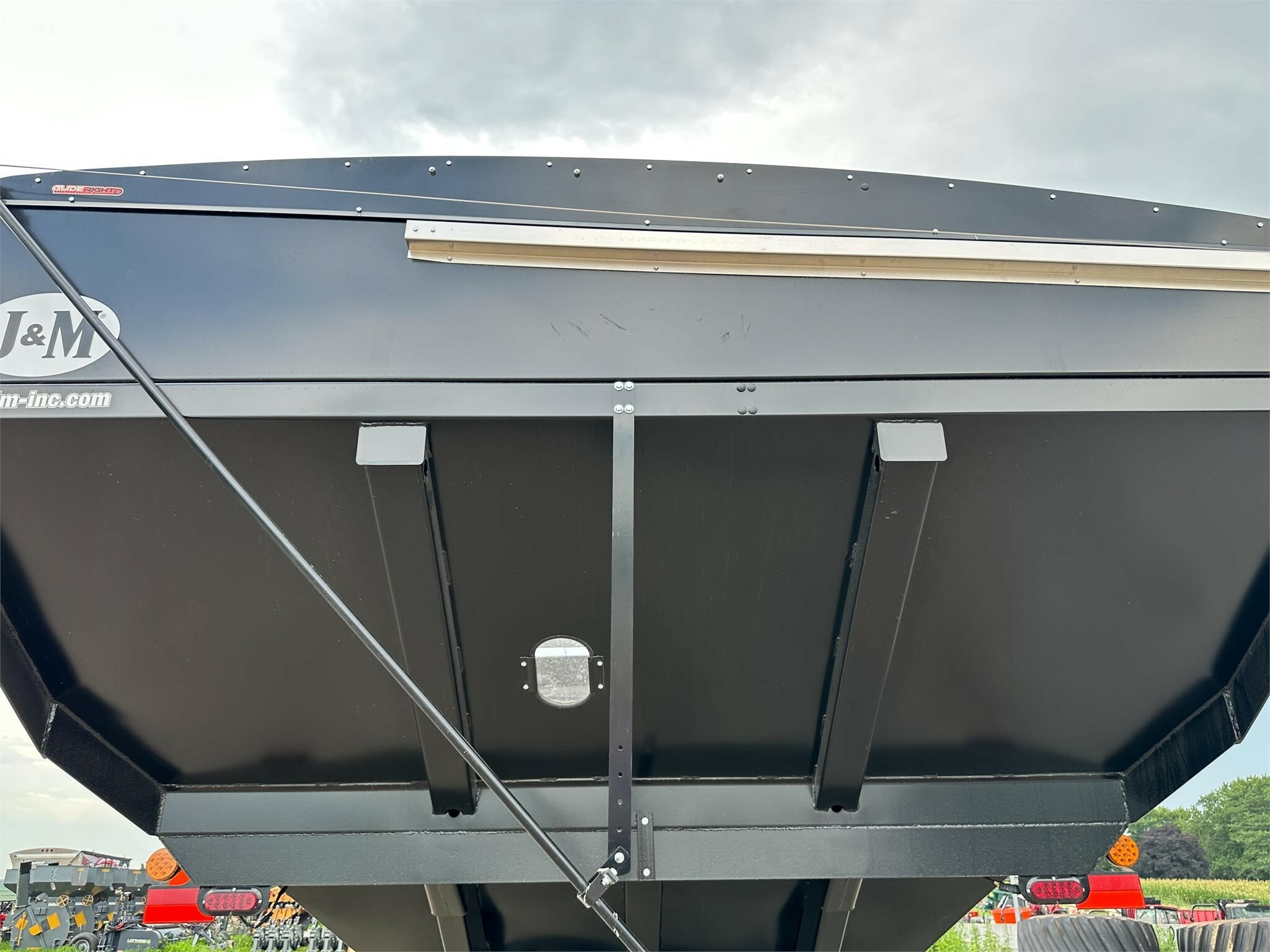 2026 J&M 1112 Grain Cart
