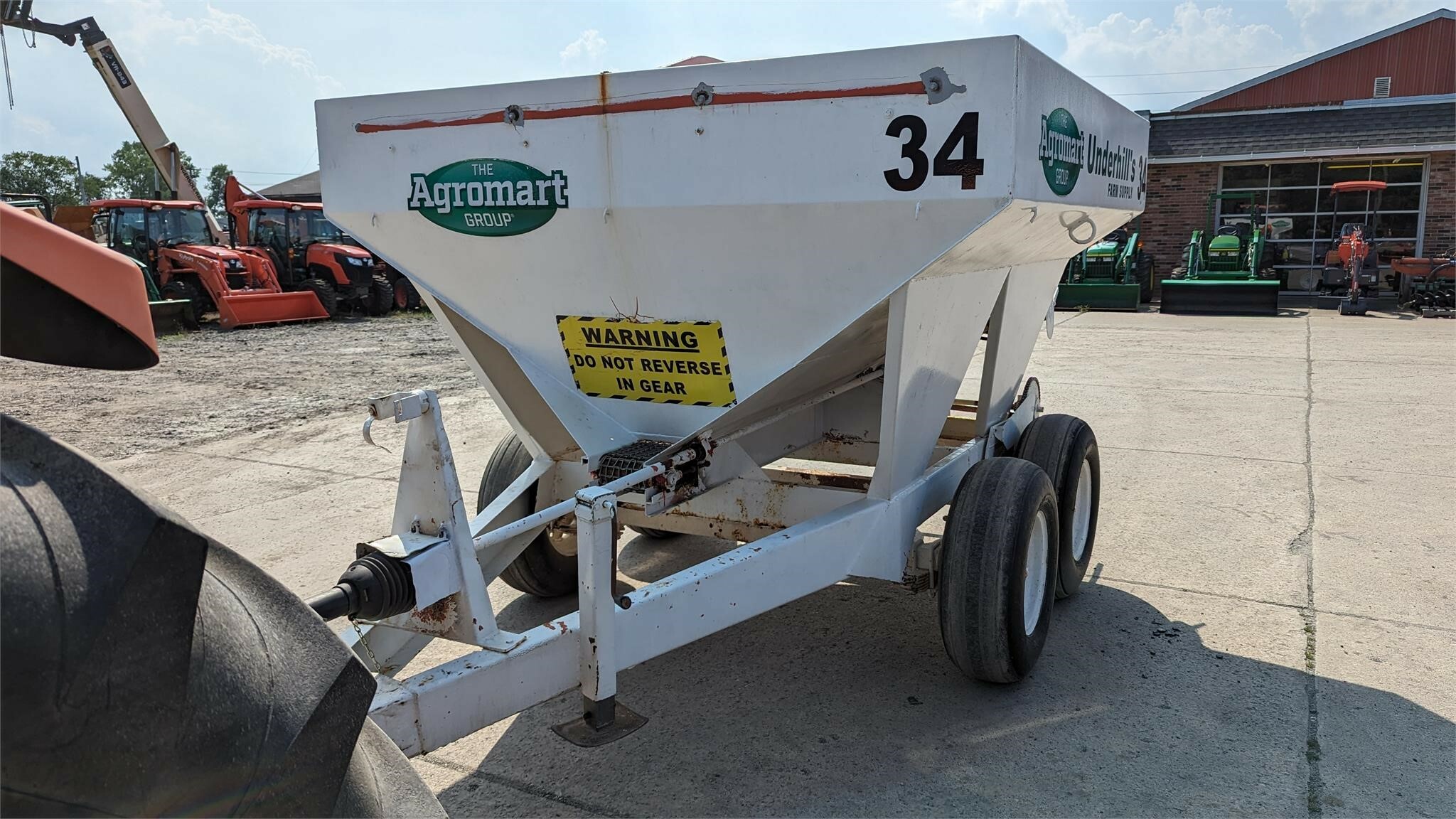 Willmar S500 PullType Fertilizer Spreader 5,900 Machinery Pete