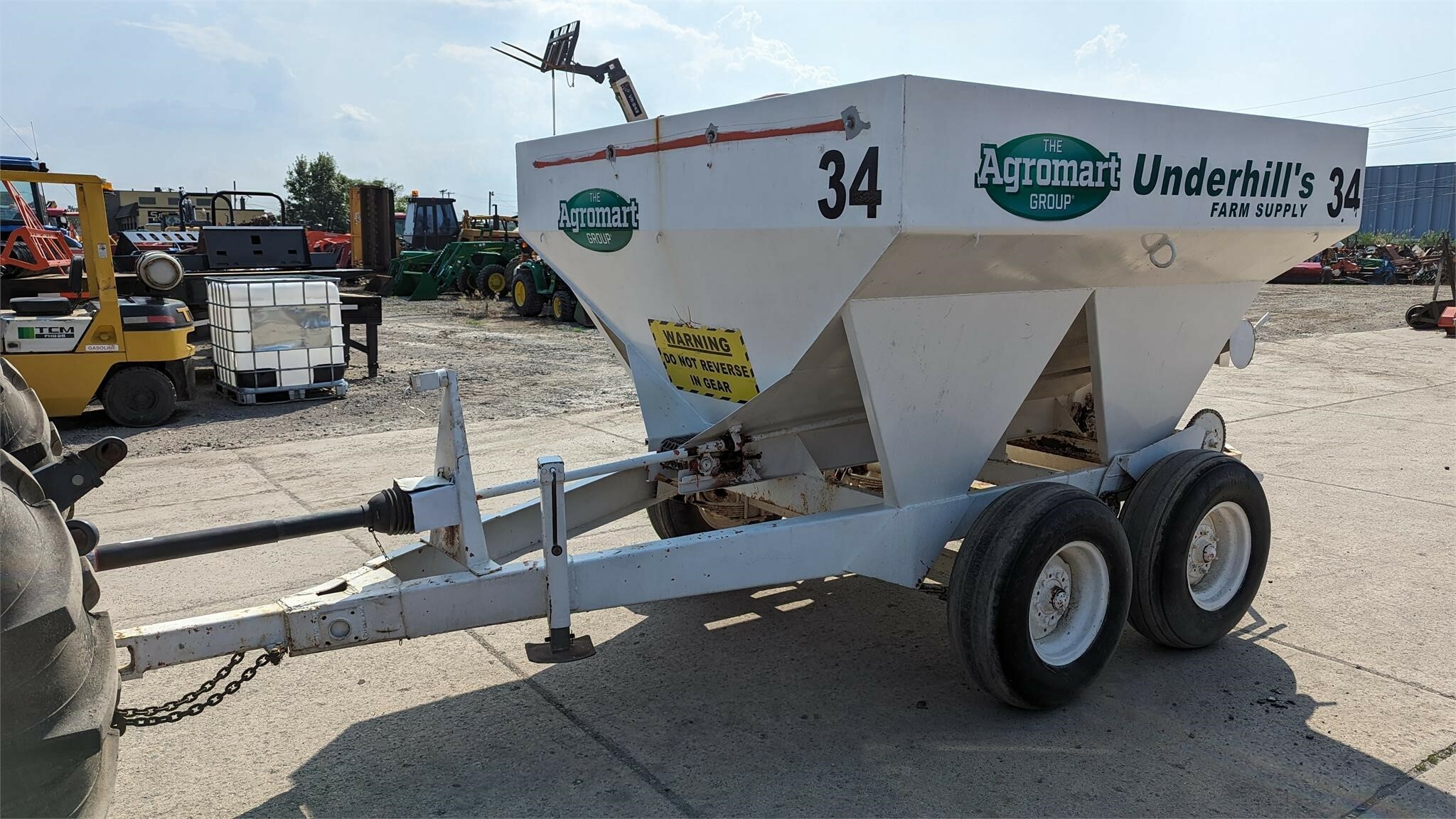Willmar S500 PullType Fertilizer Spreader 5,900 Machinery Pete