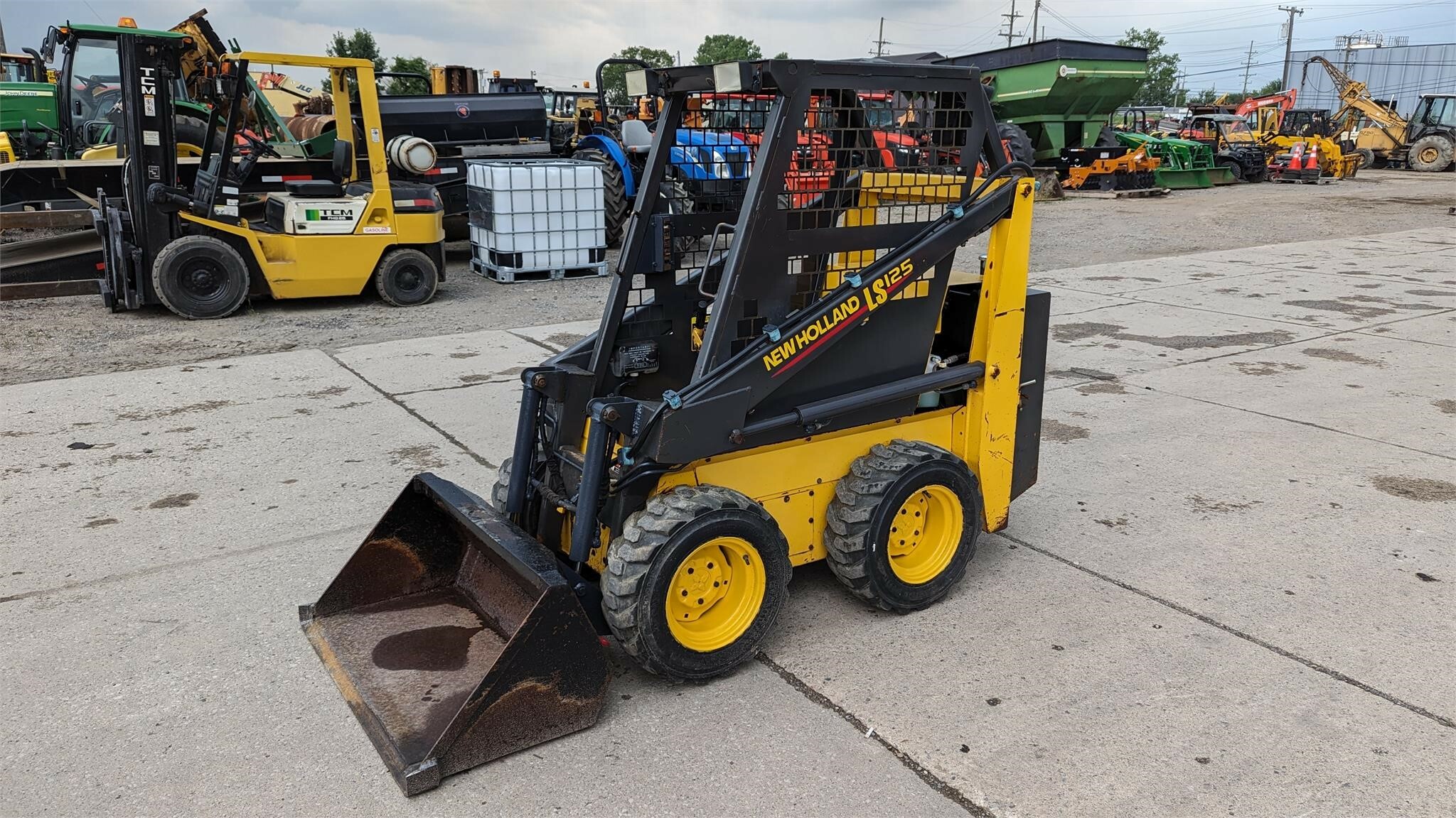 2004 New Holland LS125 Skid Steer 12,900 Machinery Pete