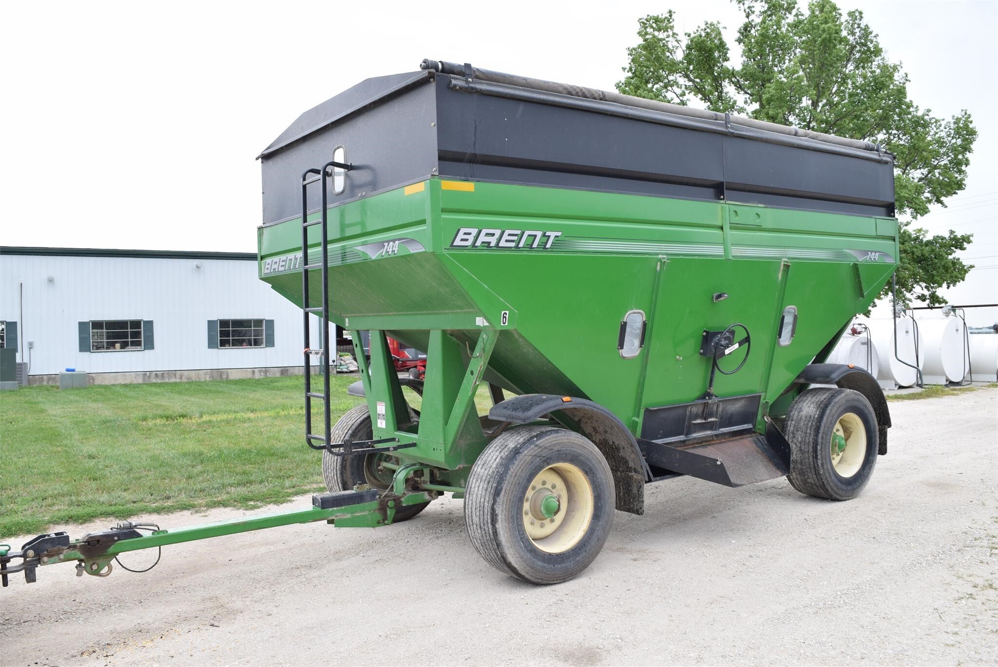  Brent 744 Gravity Wagon