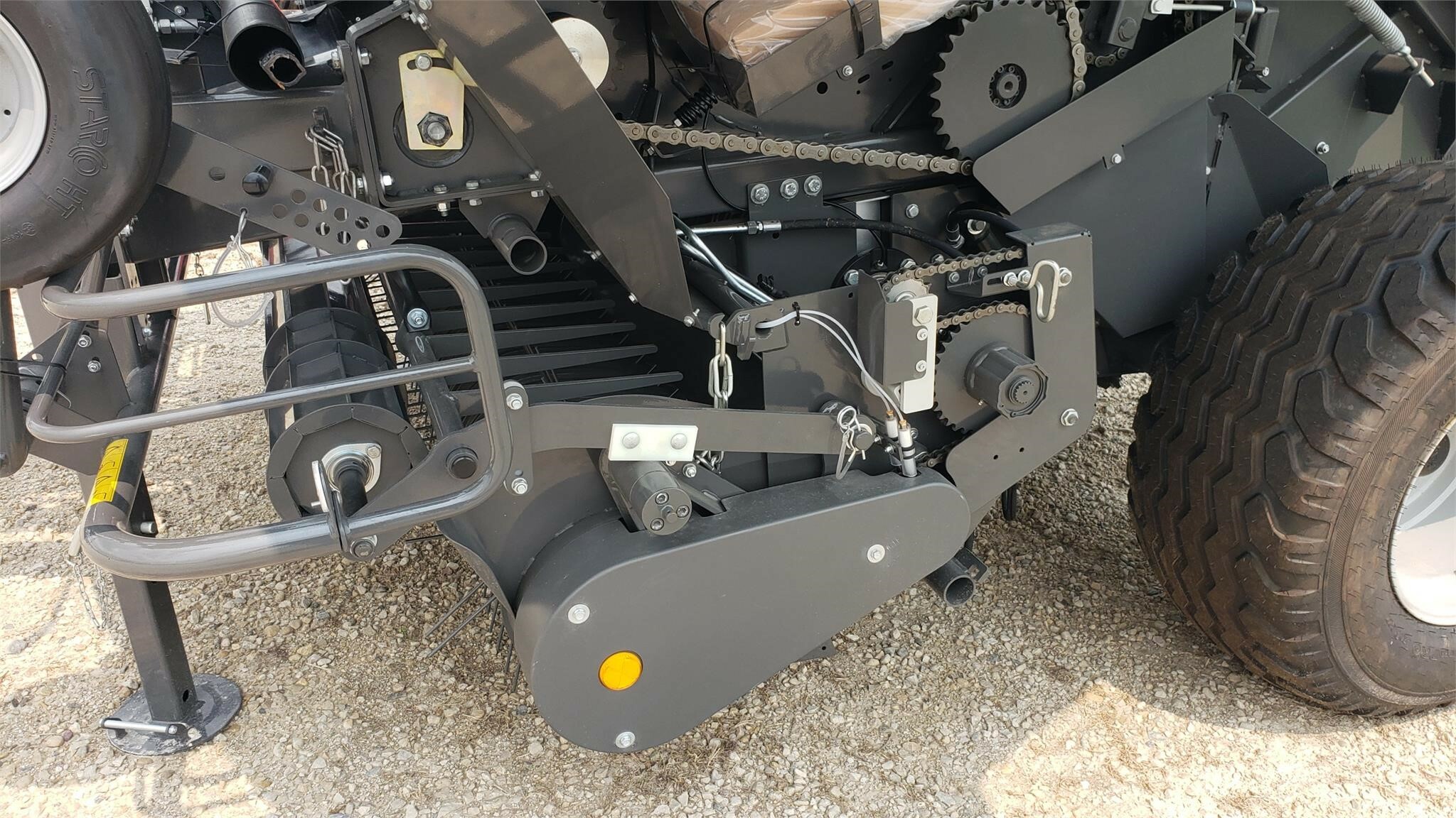  Massey Ferguson RB4160V Round Baler