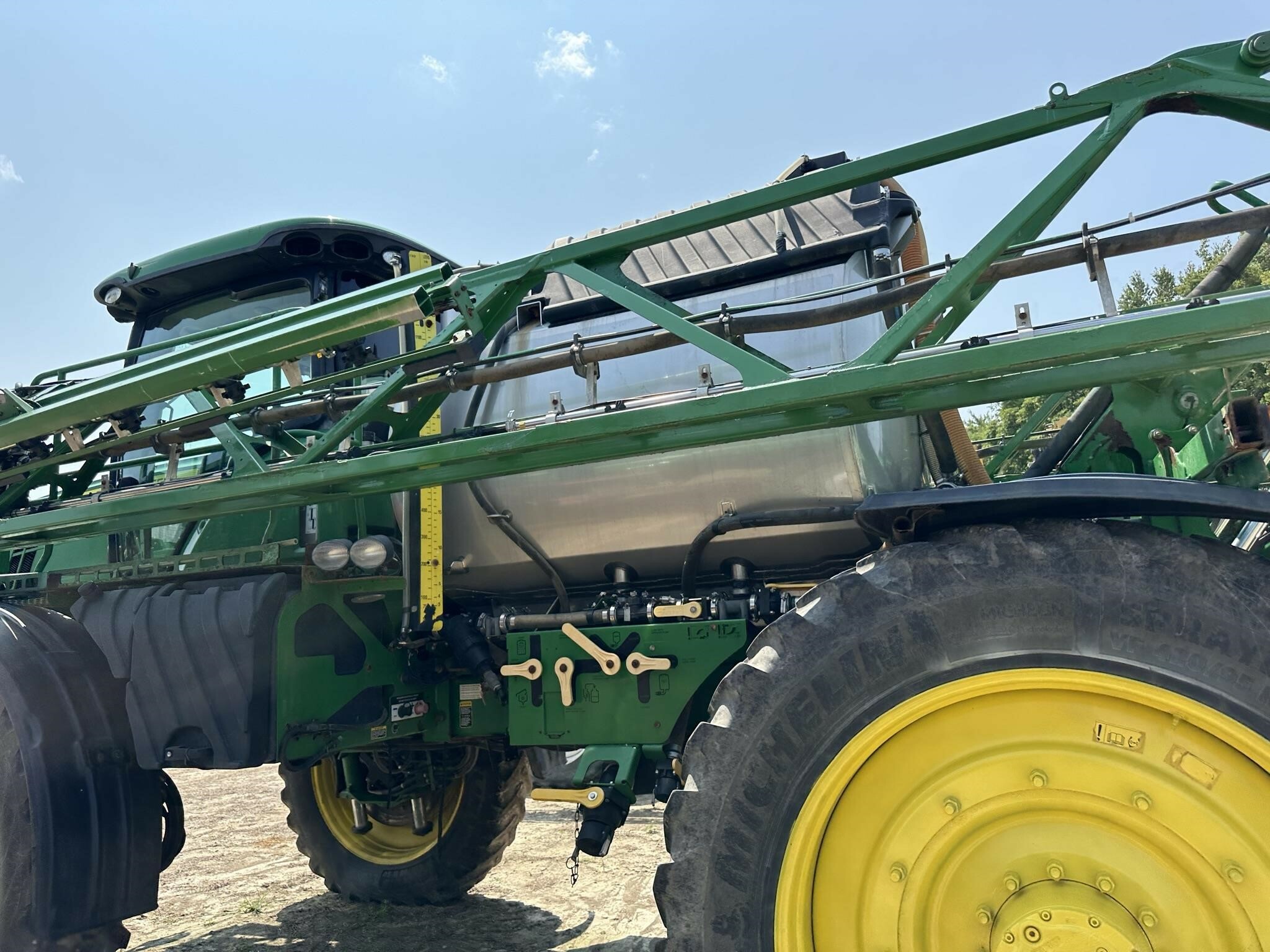 2016 John Deere R4045 SelfPropelled Sprayer 118,000 Machinery Pete