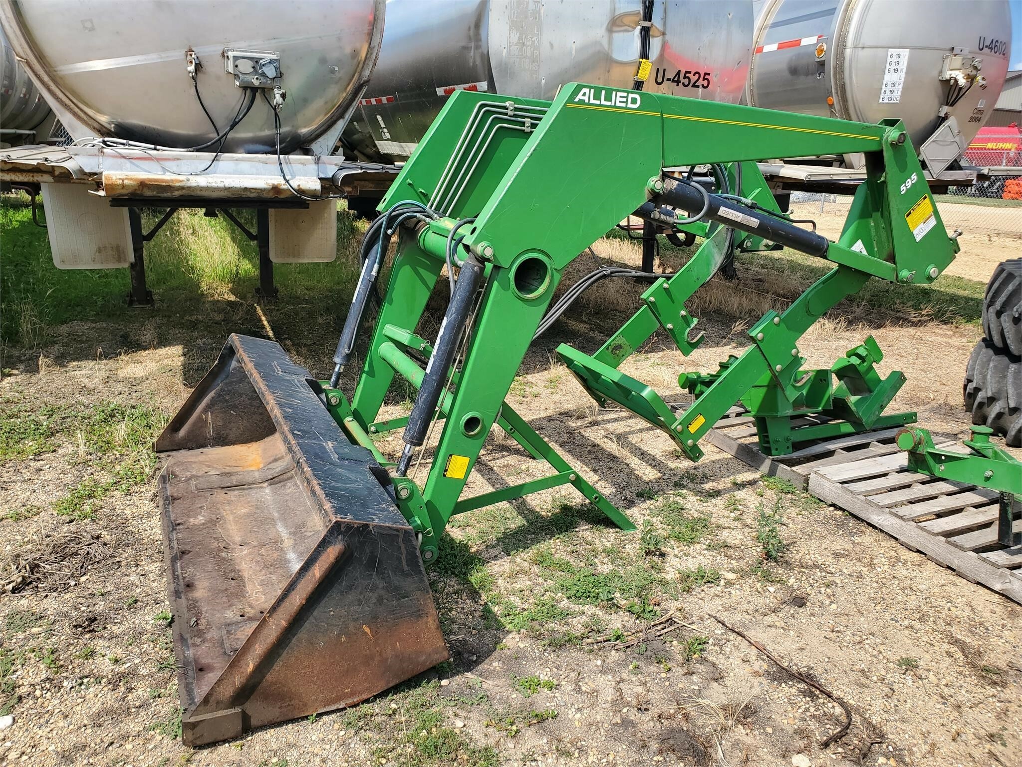 Allied 595 Front End Loader 4,900 Machinery Pete