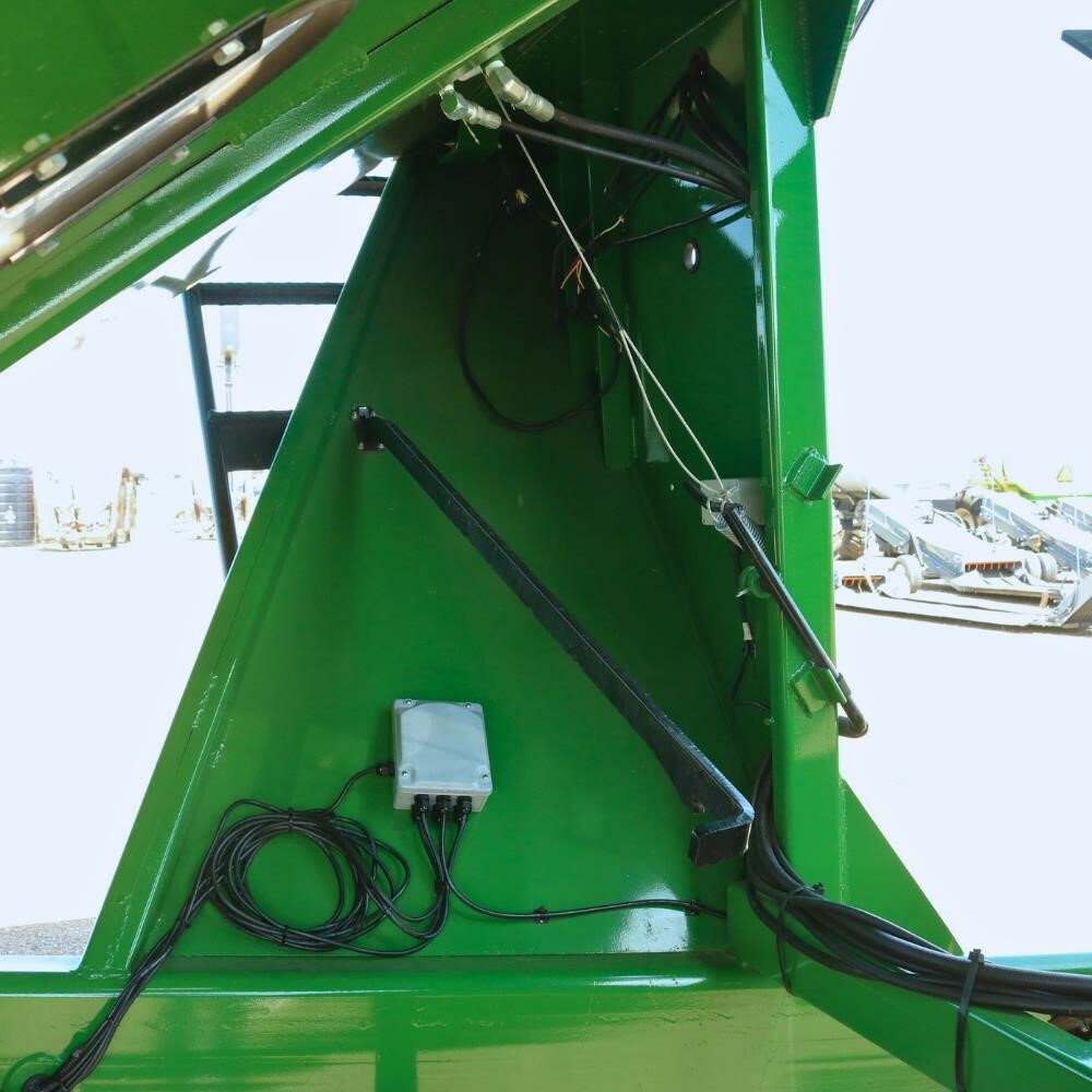 2026 J&M 1412-20T Grain Cart