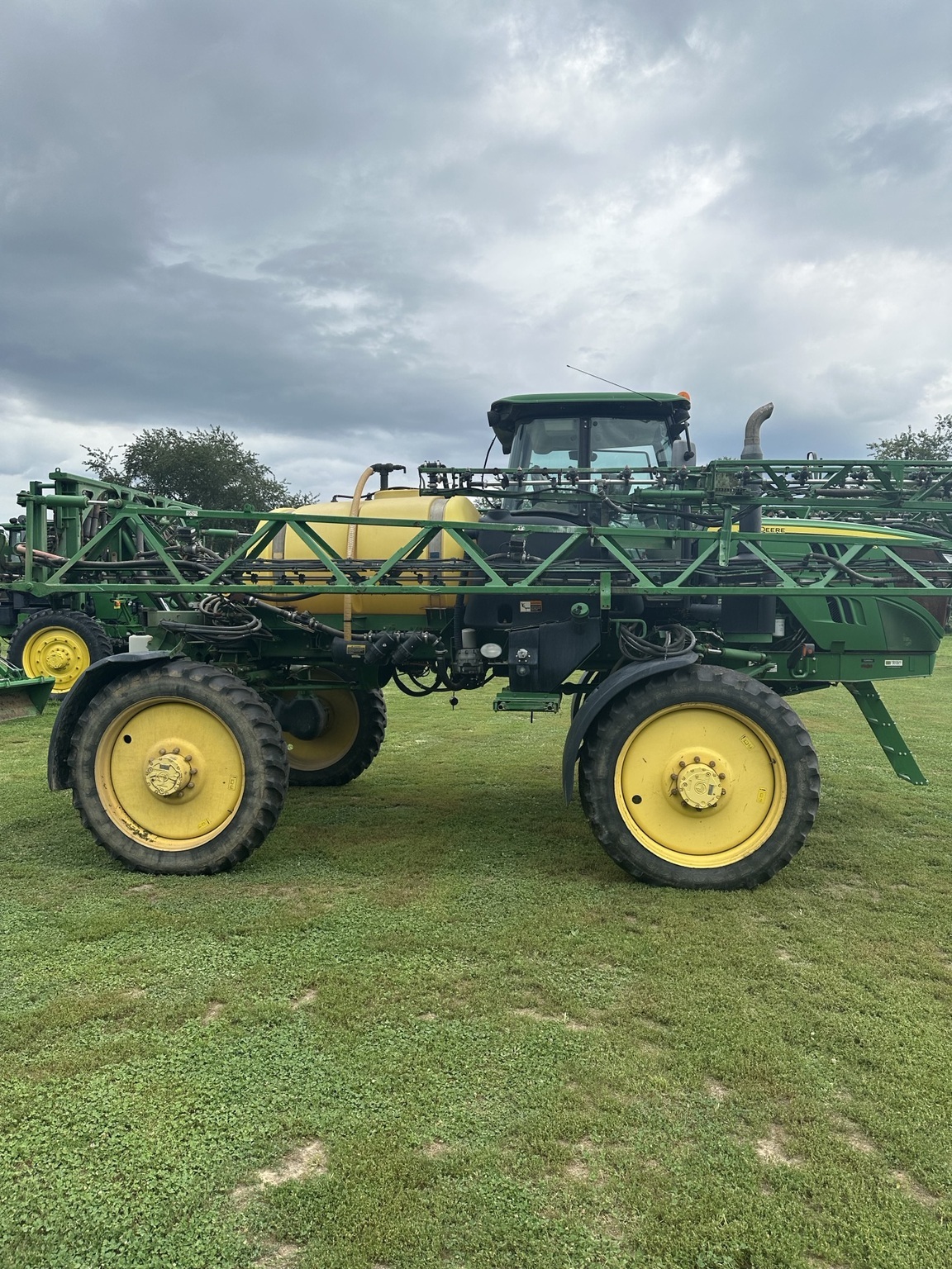 2017 John Deere R4023 Self-Propelled Sprayer