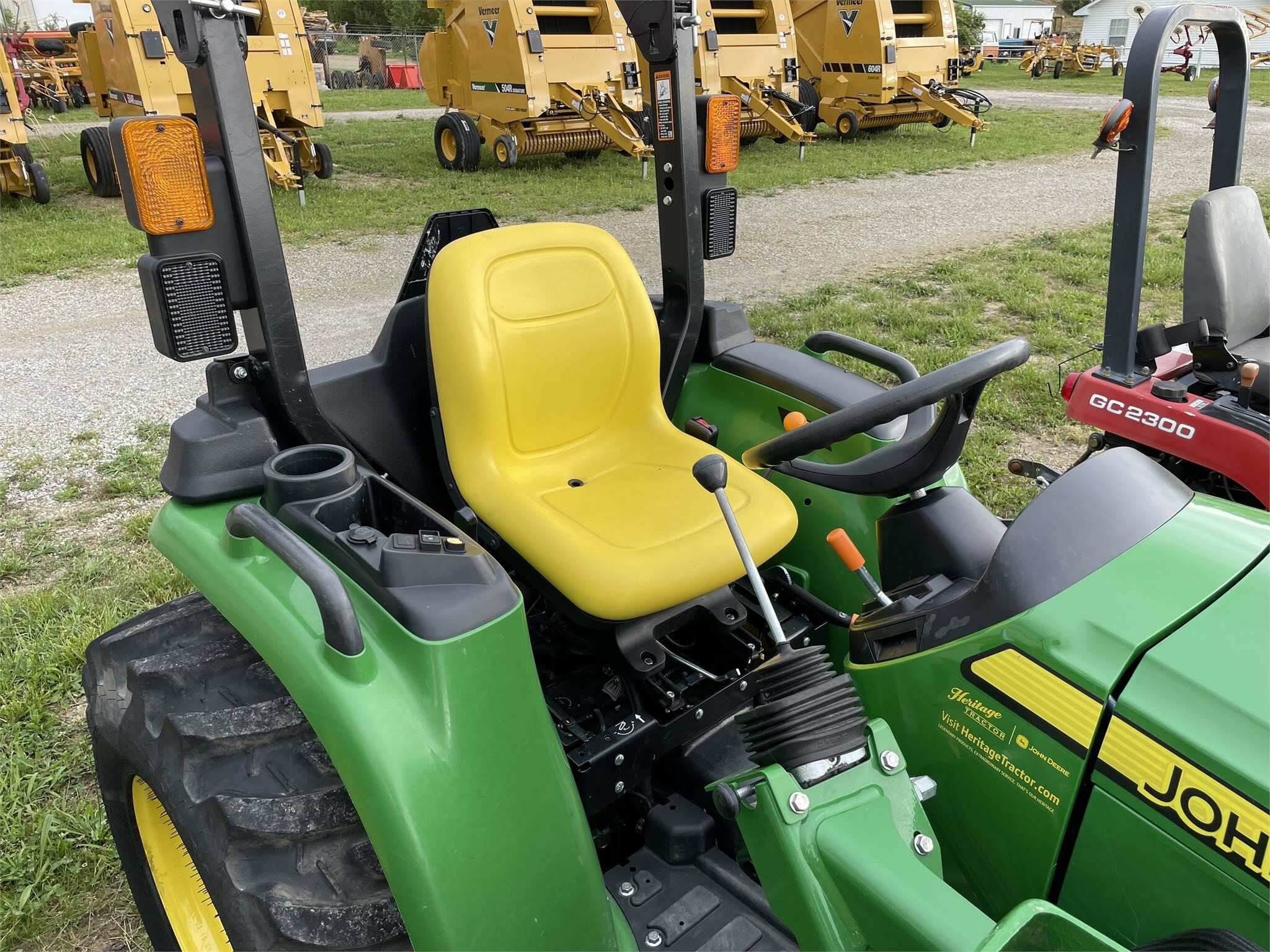 2020 John Deere 3032E Tractor 21,000 Machinery Pete