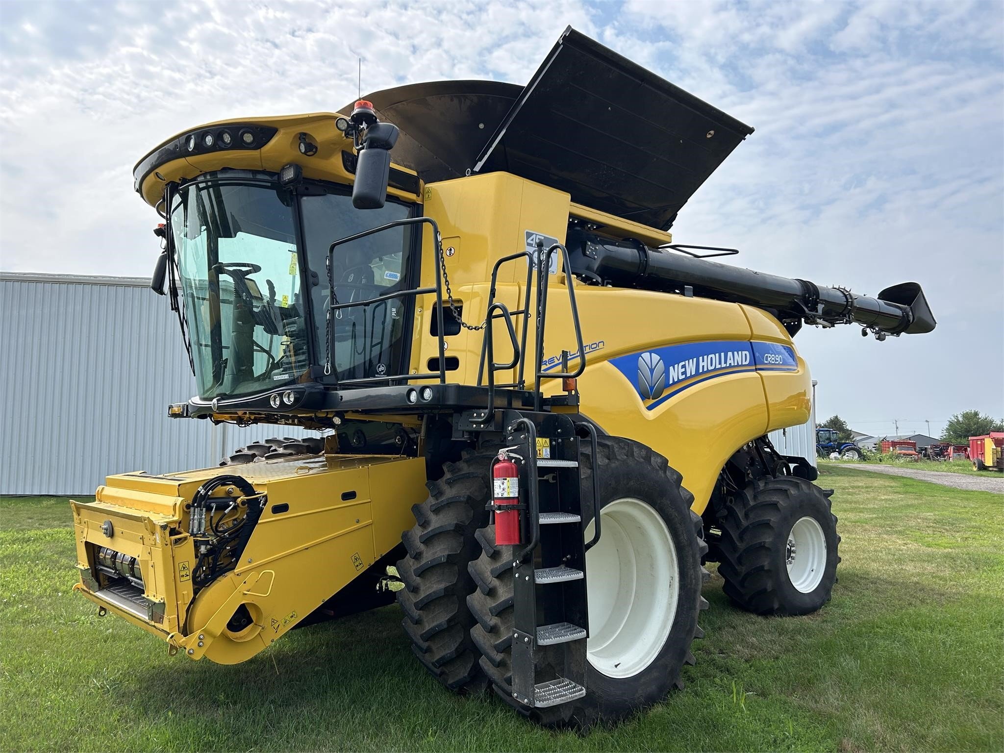 2020 New Holland CR8.90 Combine
