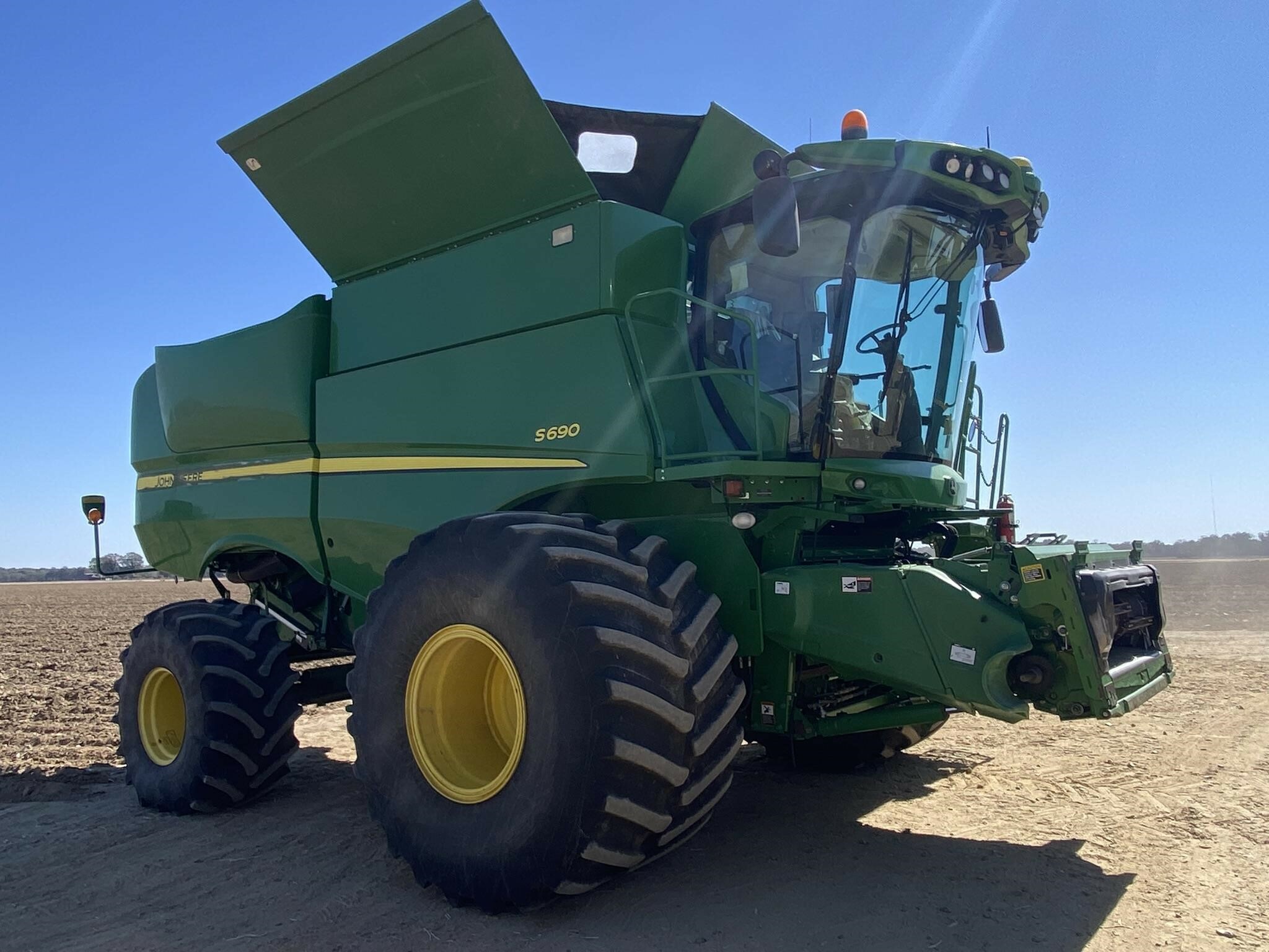 2014 John Deere S690 Combine