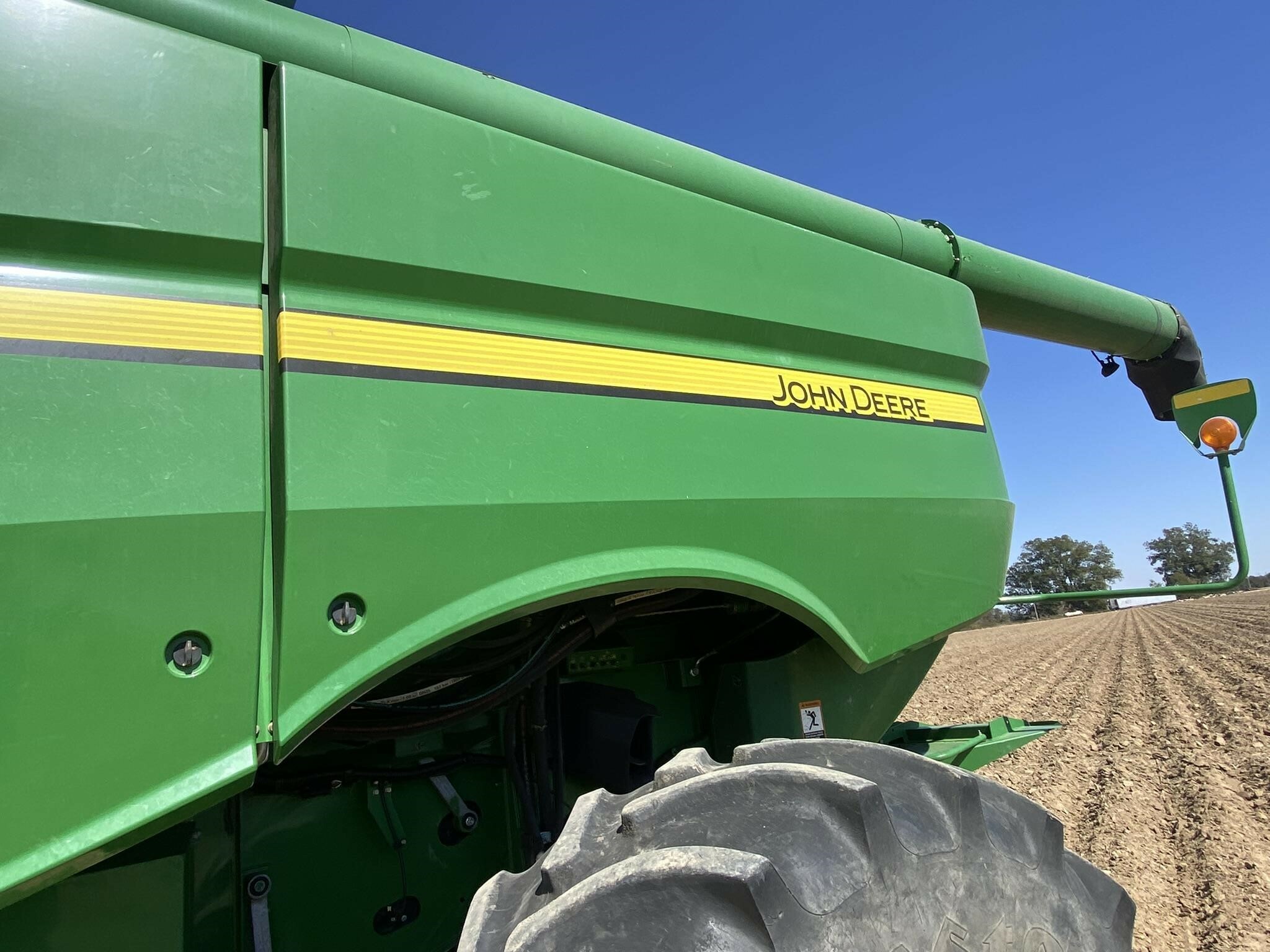 2014 John Deere S690 Combine