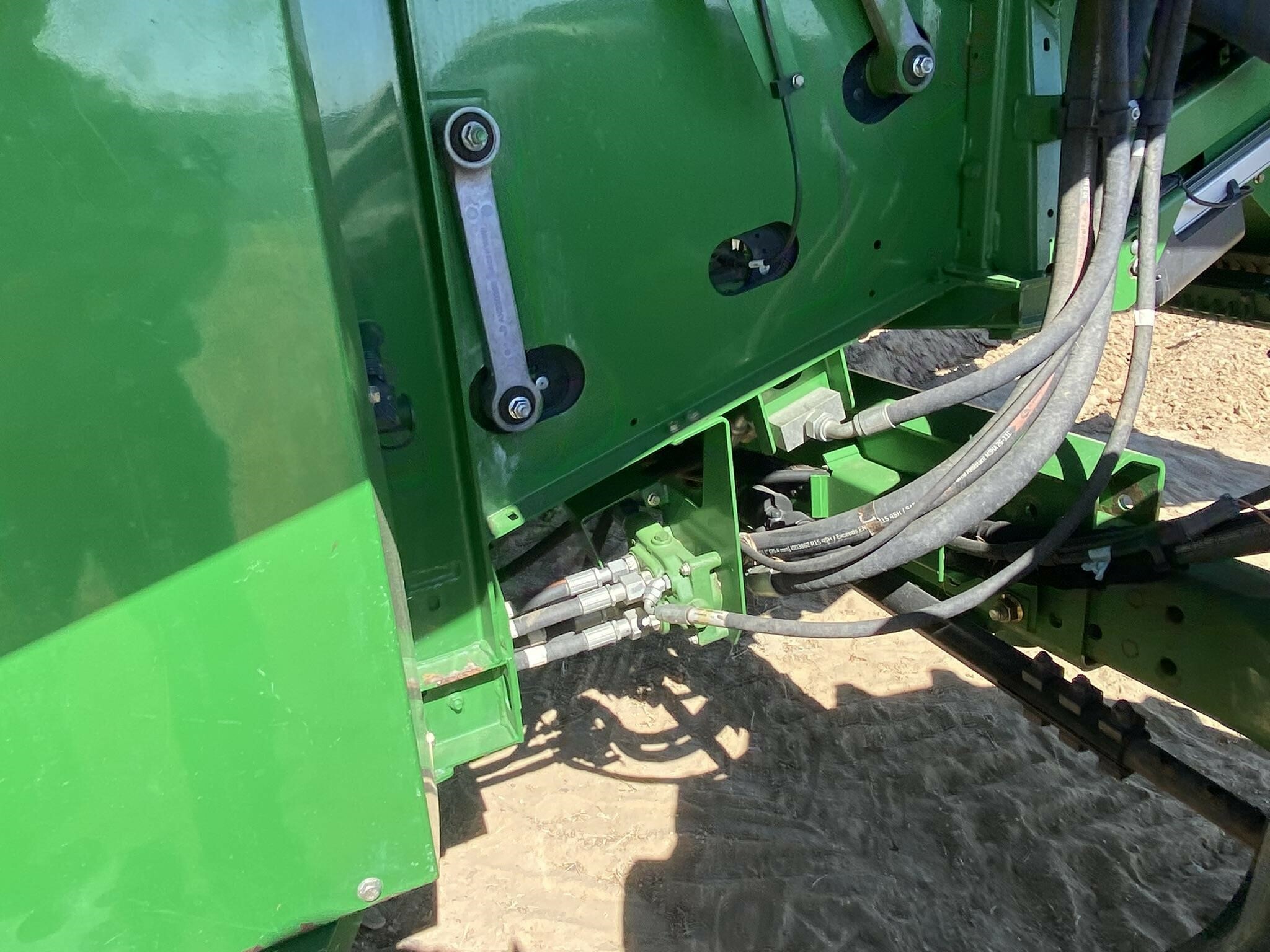 2014 John Deere S690 Combine