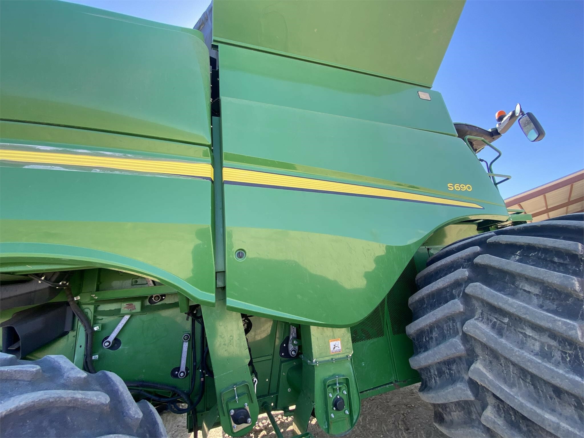 2014 John Deere S690 Combine
