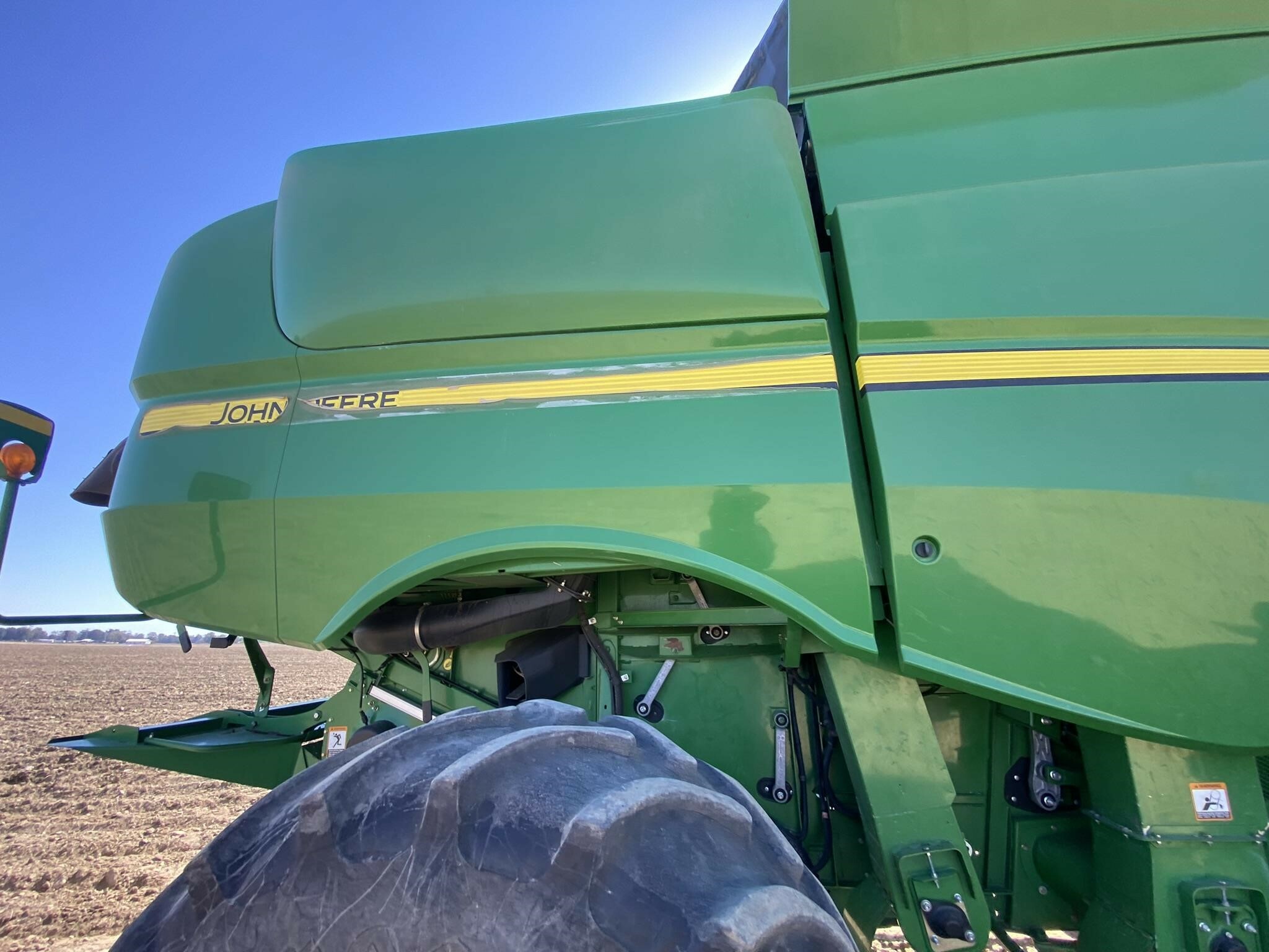 2014 John Deere S690 Combine