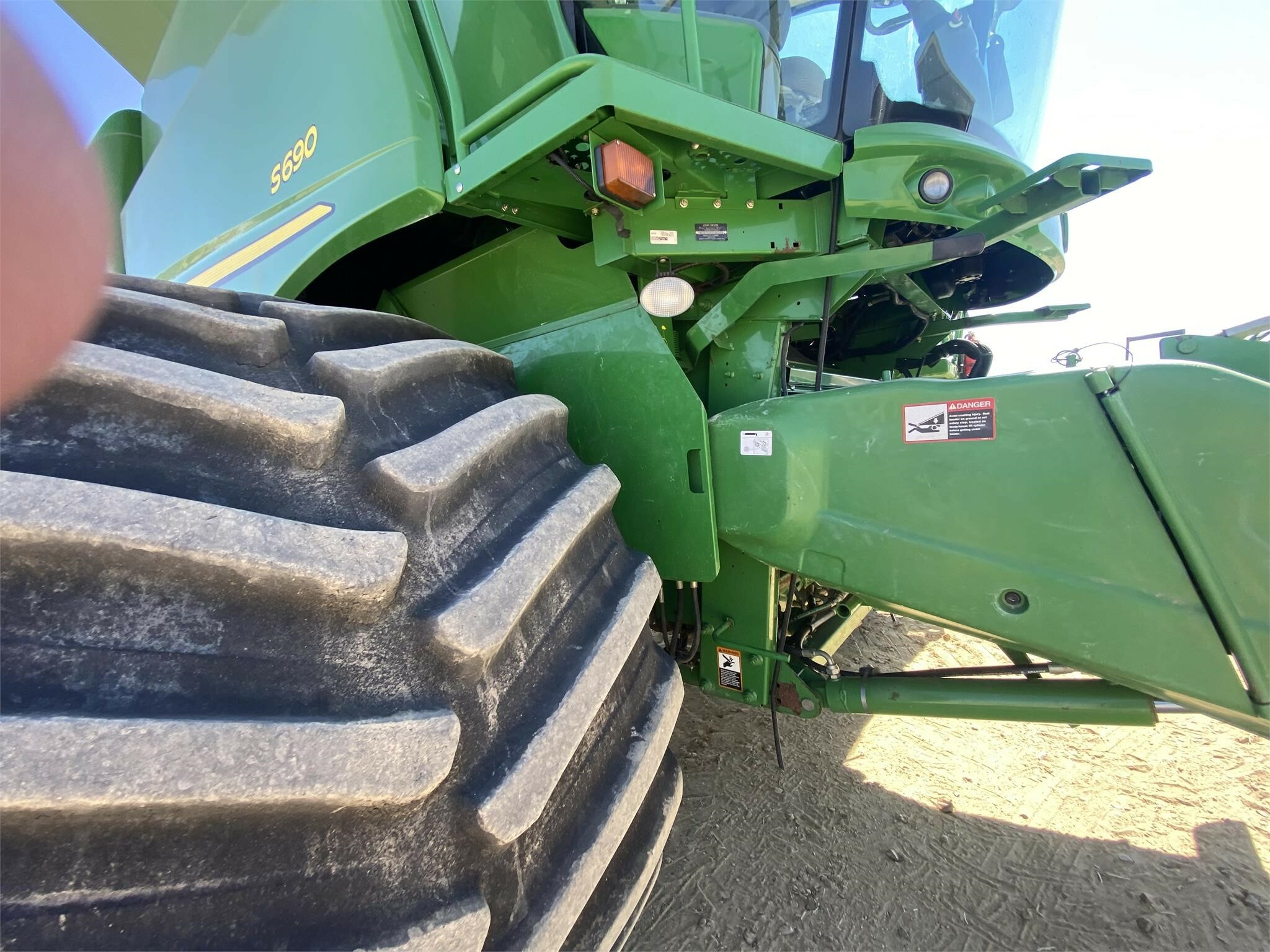 2014 John Deere S690 Combine