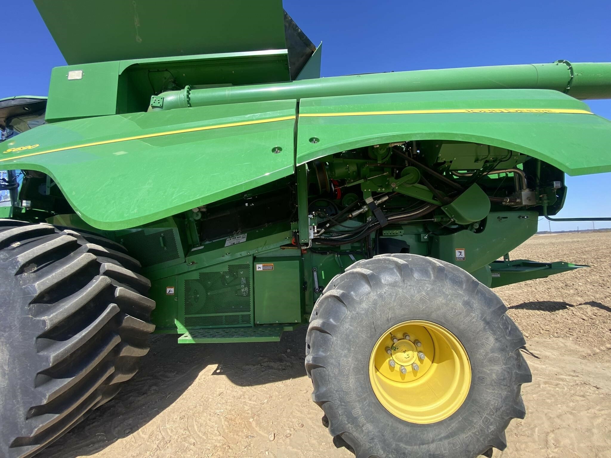 2014 John Deere S690 Combine