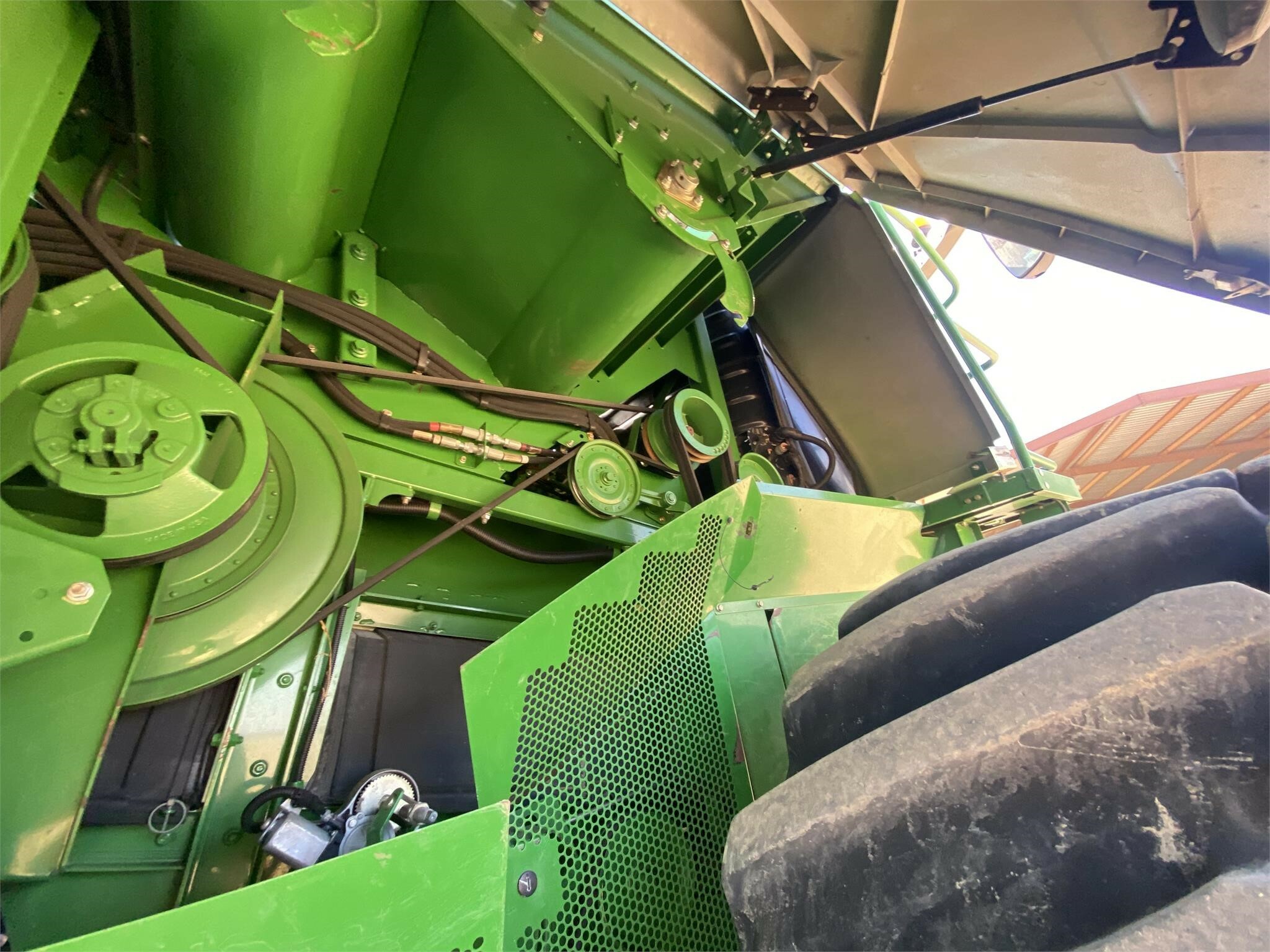 2014 John Deere S690 Combine