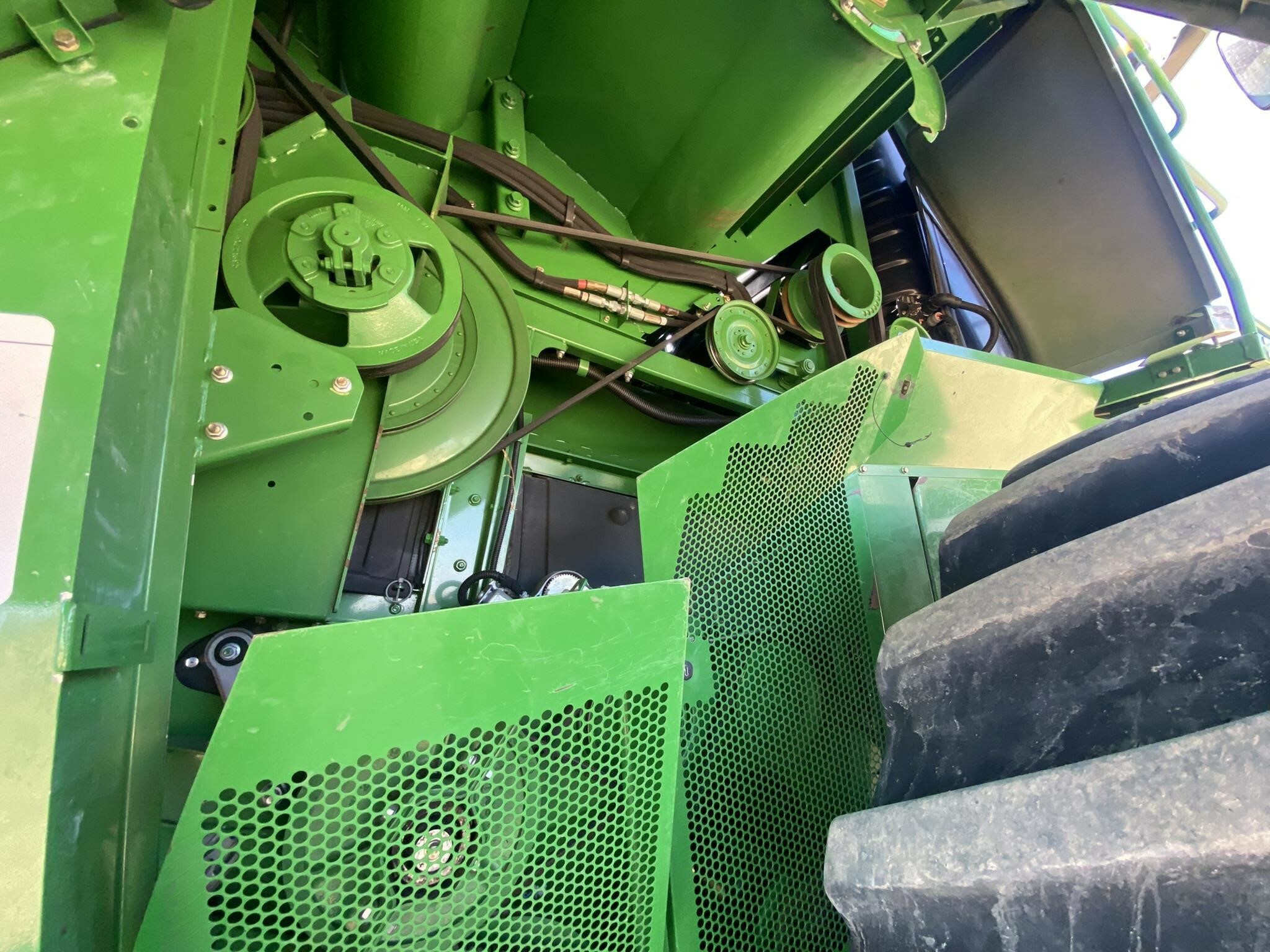 2014 John Deere S690 Combine