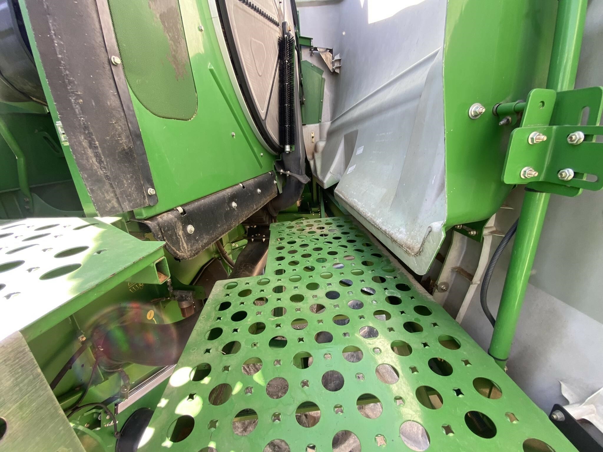 2014 John Deere S690 Combine