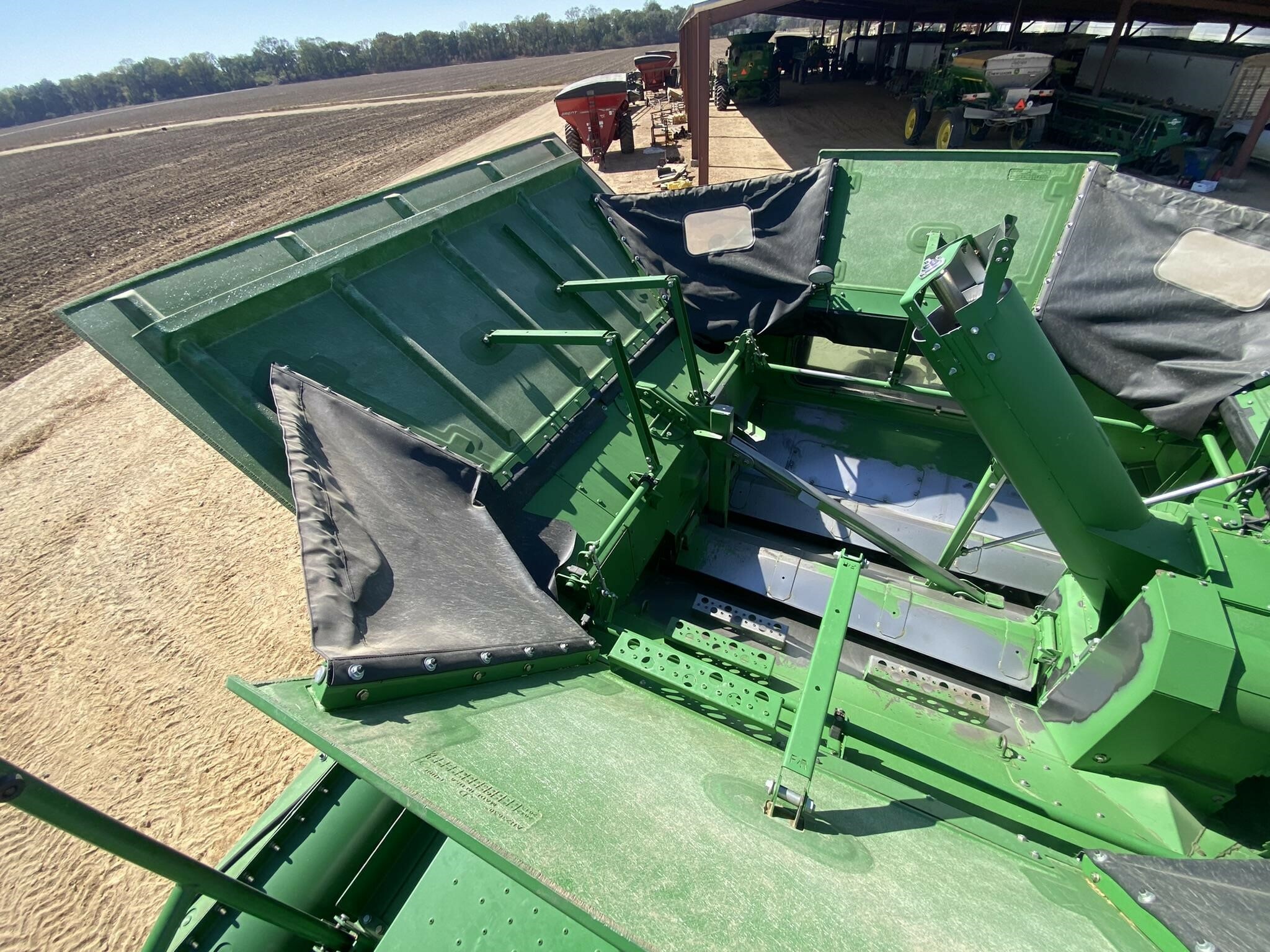 2014 John Deere S690 Combine
