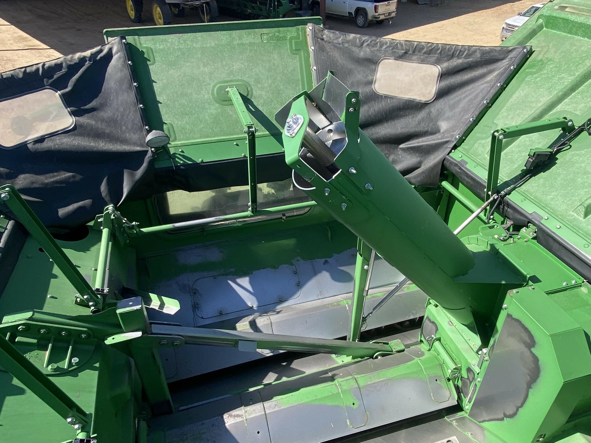 2014 John Deere S690 Combine