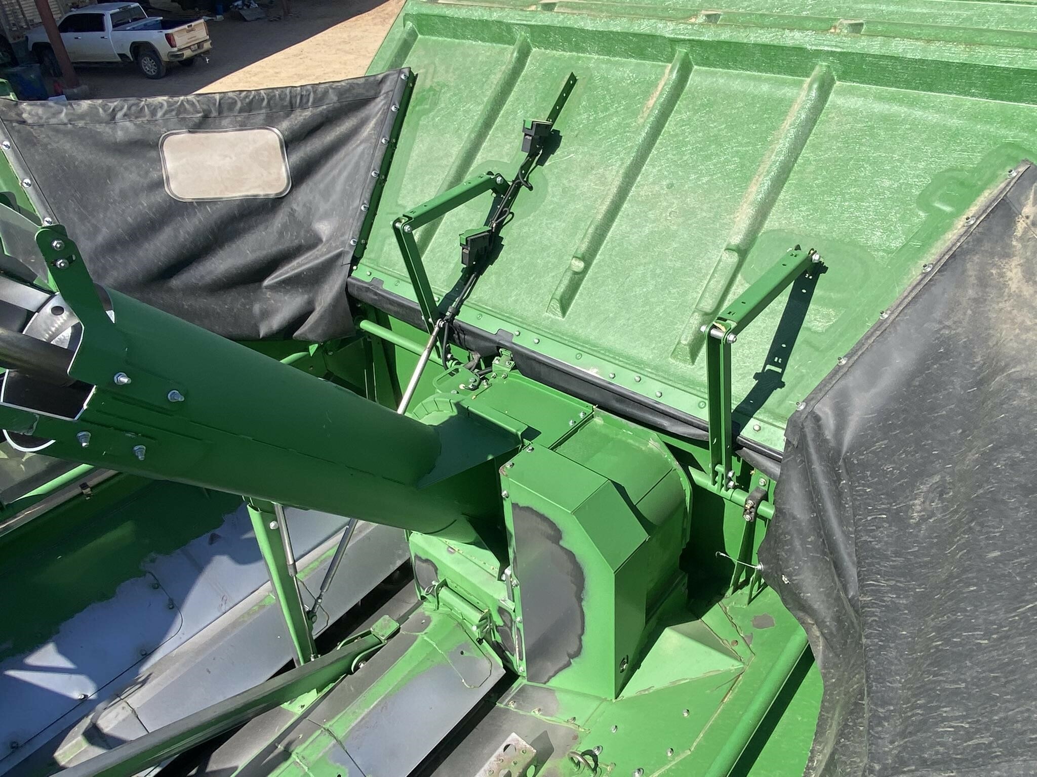 2014 John Deere S690 Combine