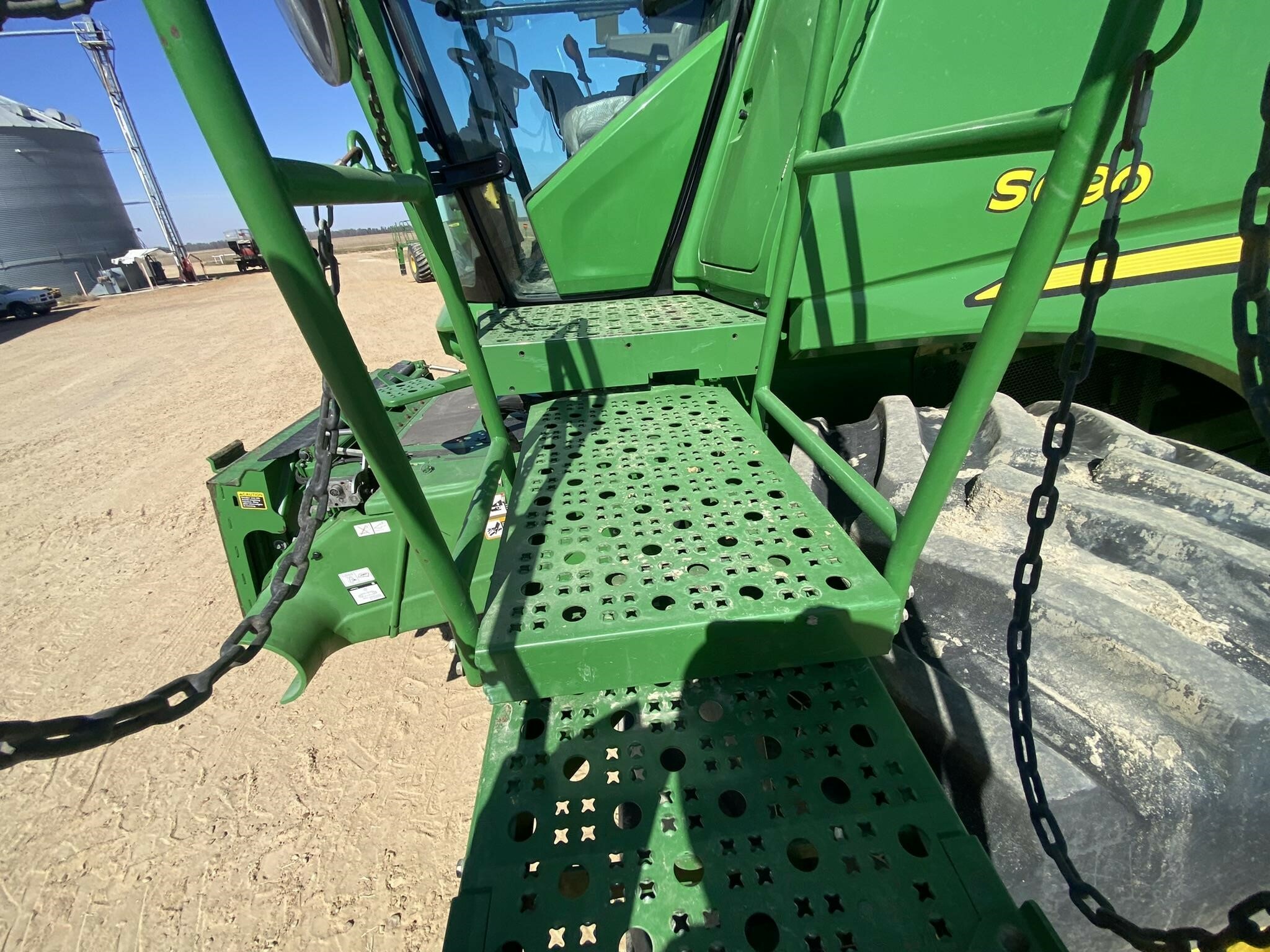 2014 John Deere S690 Combine