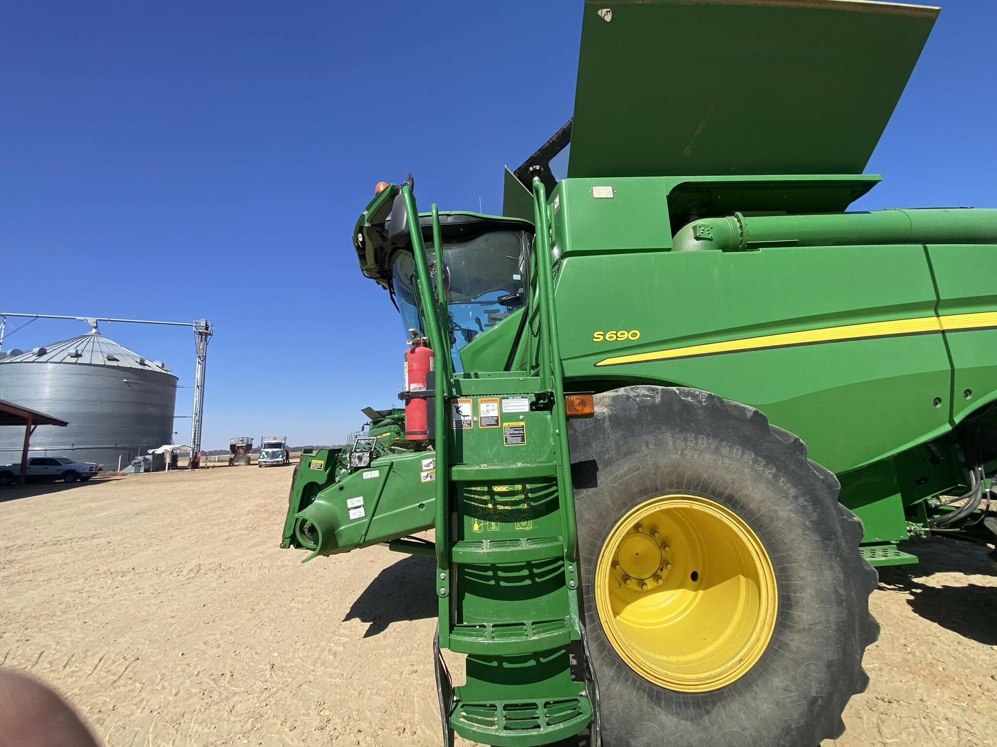 2014 John Deere S690 Combine
