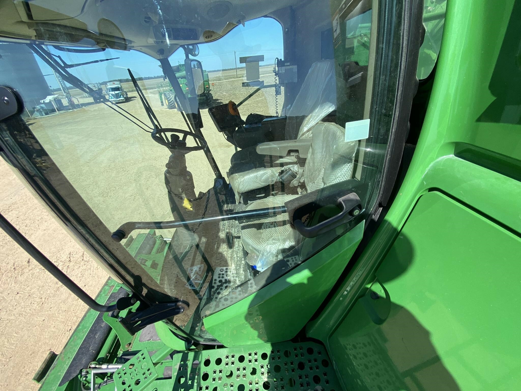 2014 John Deere S690 Combine