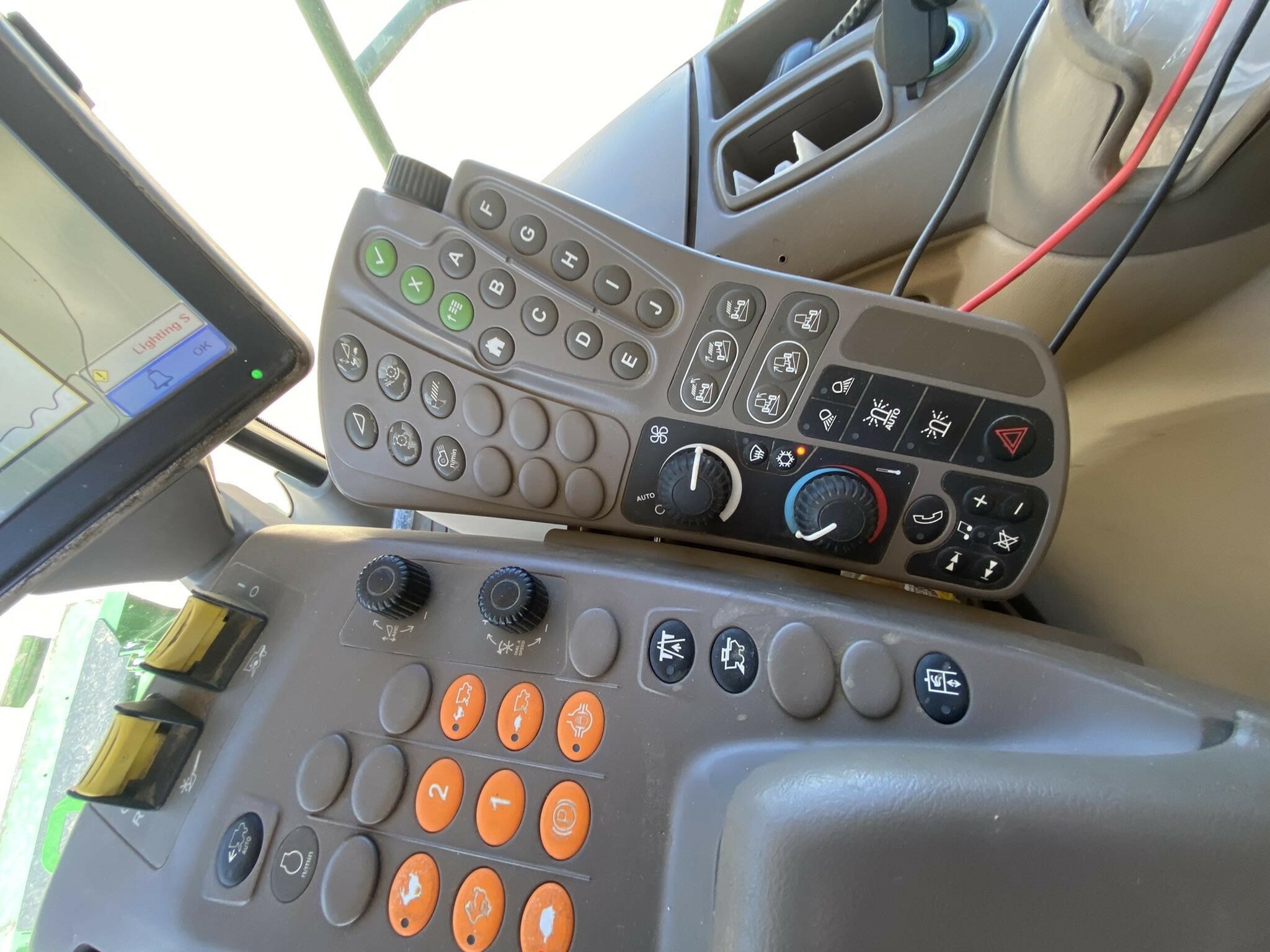 2014 John Deere S690 Combine