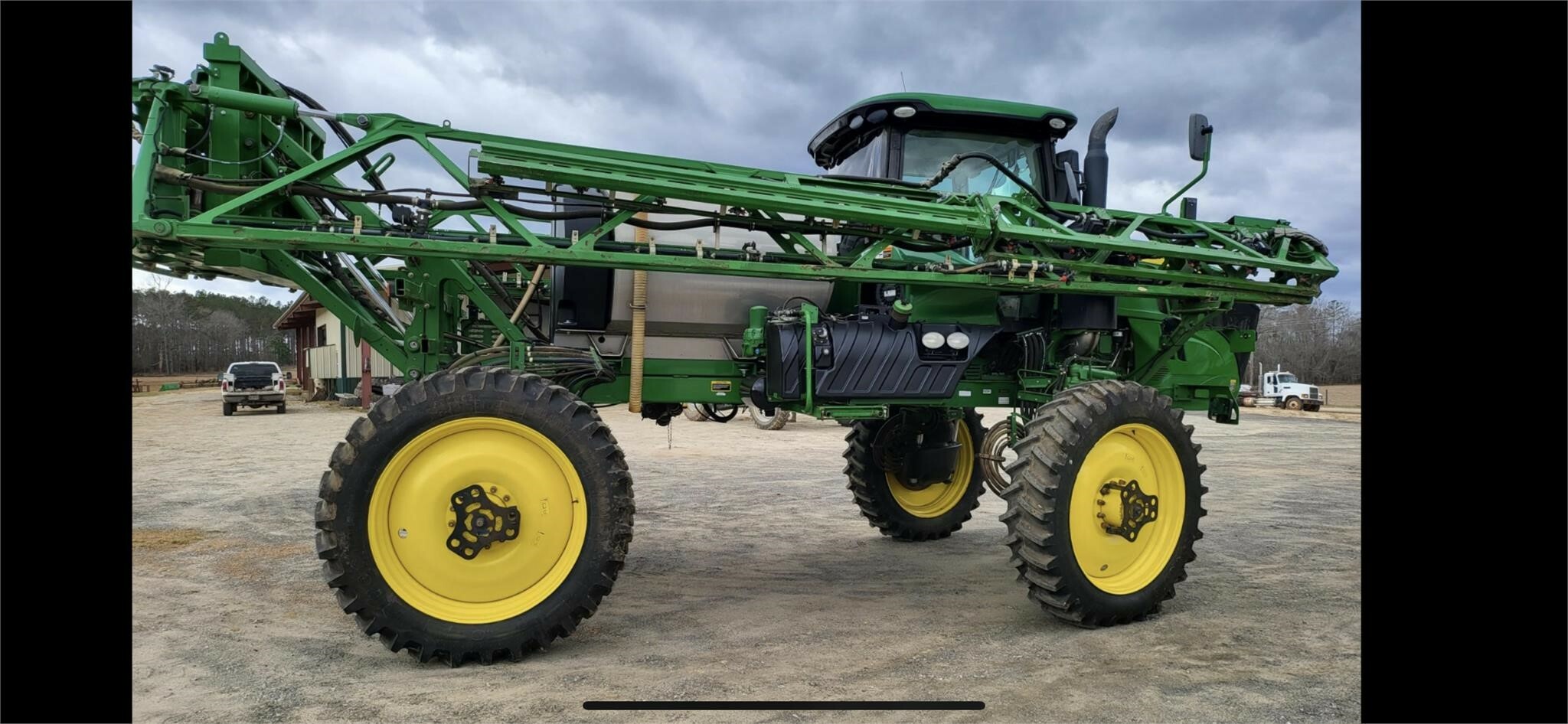 2019 John Deere R4030 Self-Propelled Sprayer
