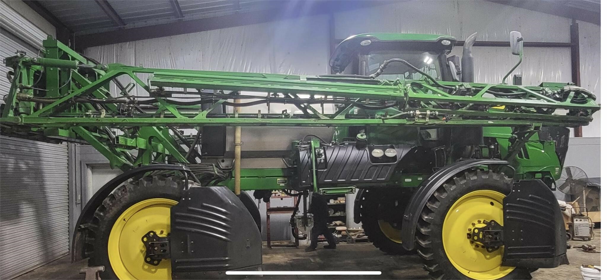 2019 John Deere R4030 Self-Propelled Sprayer