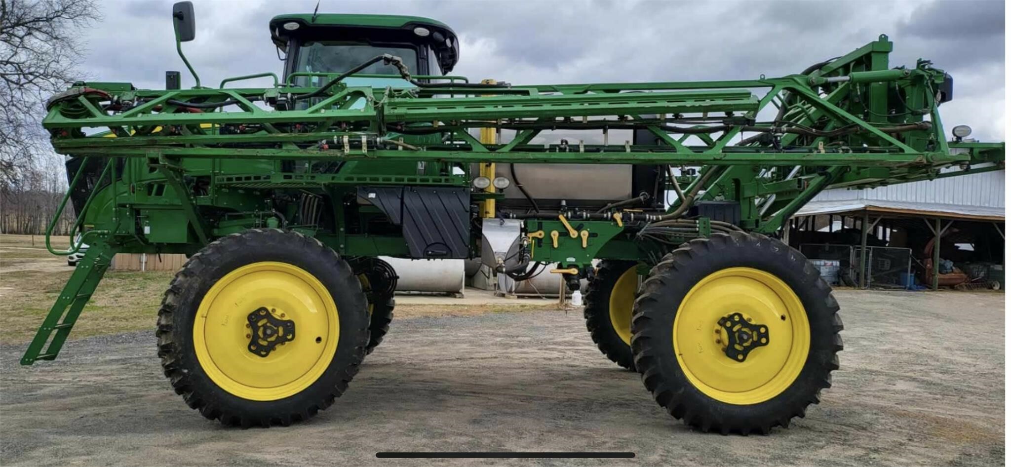 2019 John Deere R4030 Self-Propelled Sprayer